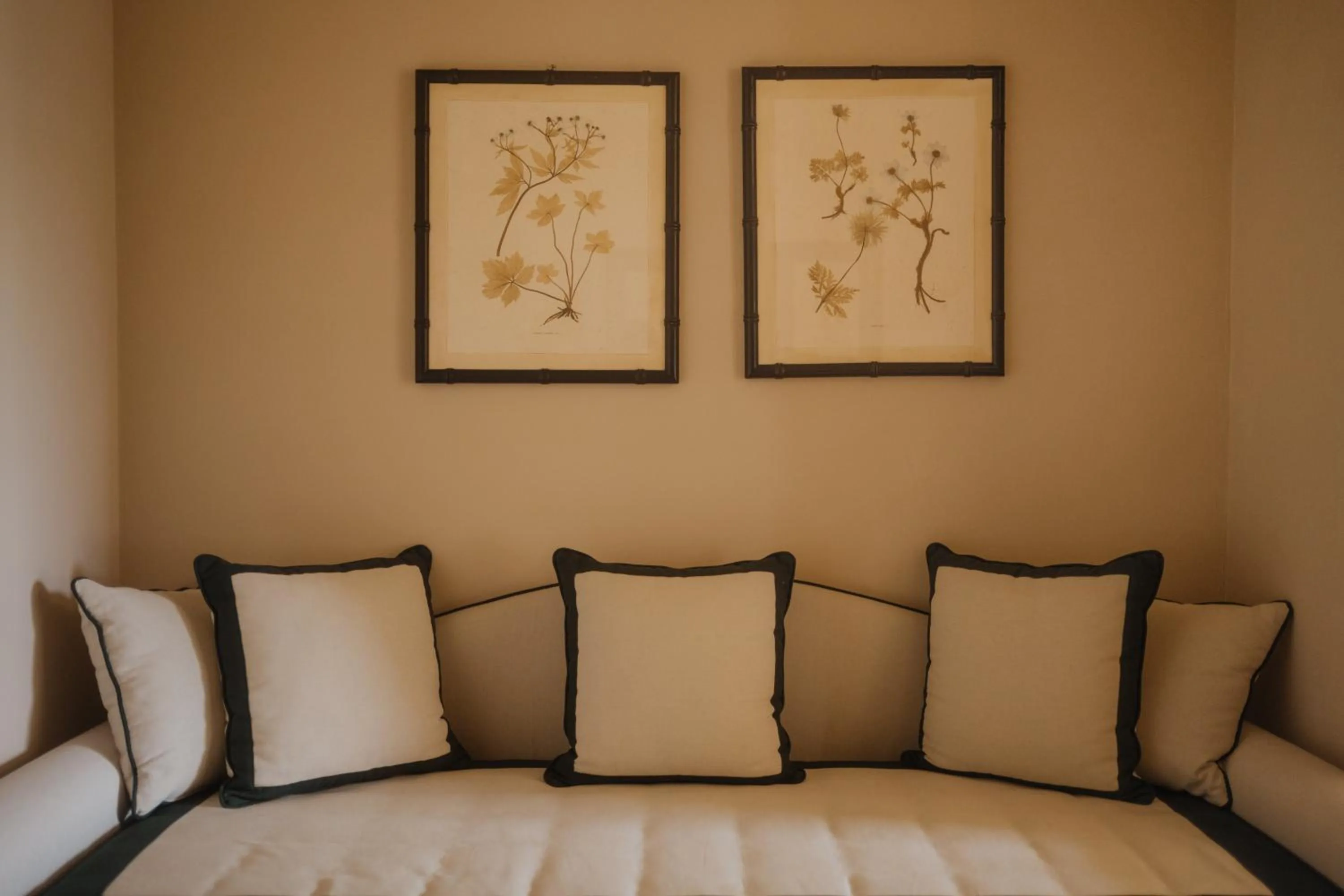 Seating area, Bed in Fonteliving RestArt