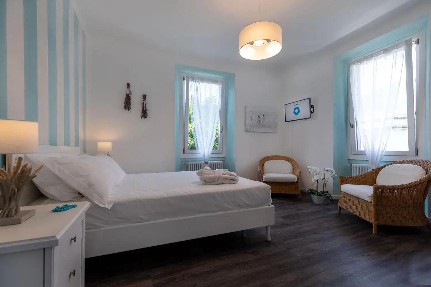 Maji Como Lake - Lake Como Historic Villa Apartments with Pool & Parking, 100m from Ferry & train Maji Como Lake - Lake Como Historic Villa Apartments with Pool & Parking, 100m from Ferry & train