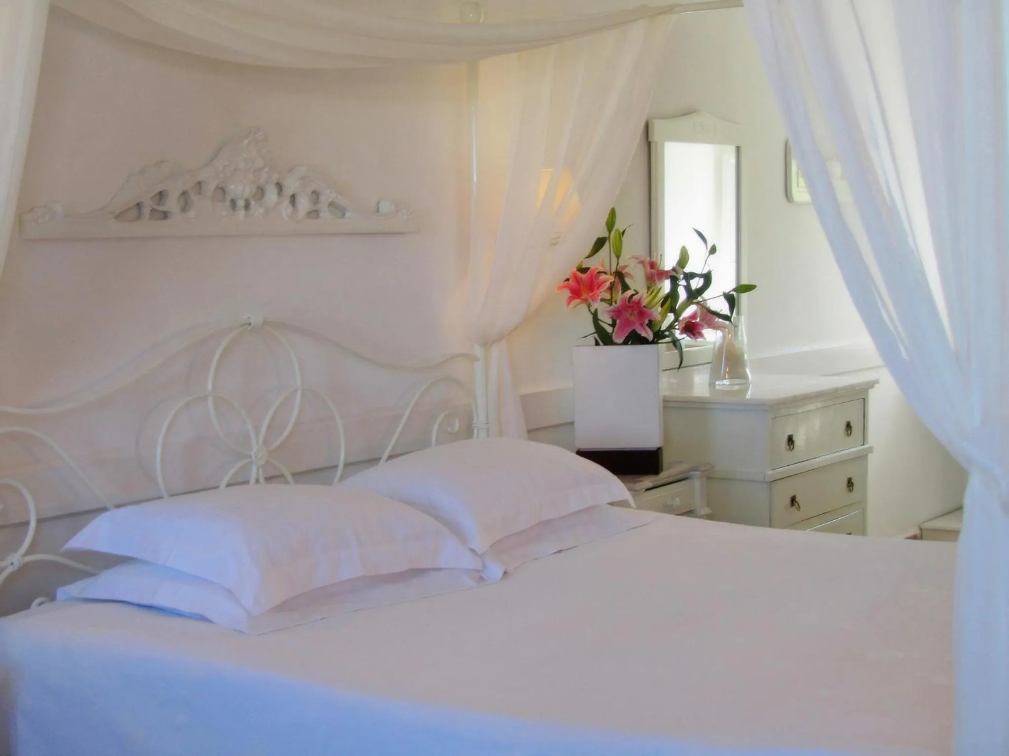 Bed in Porto Scoutari Romantic Hotel