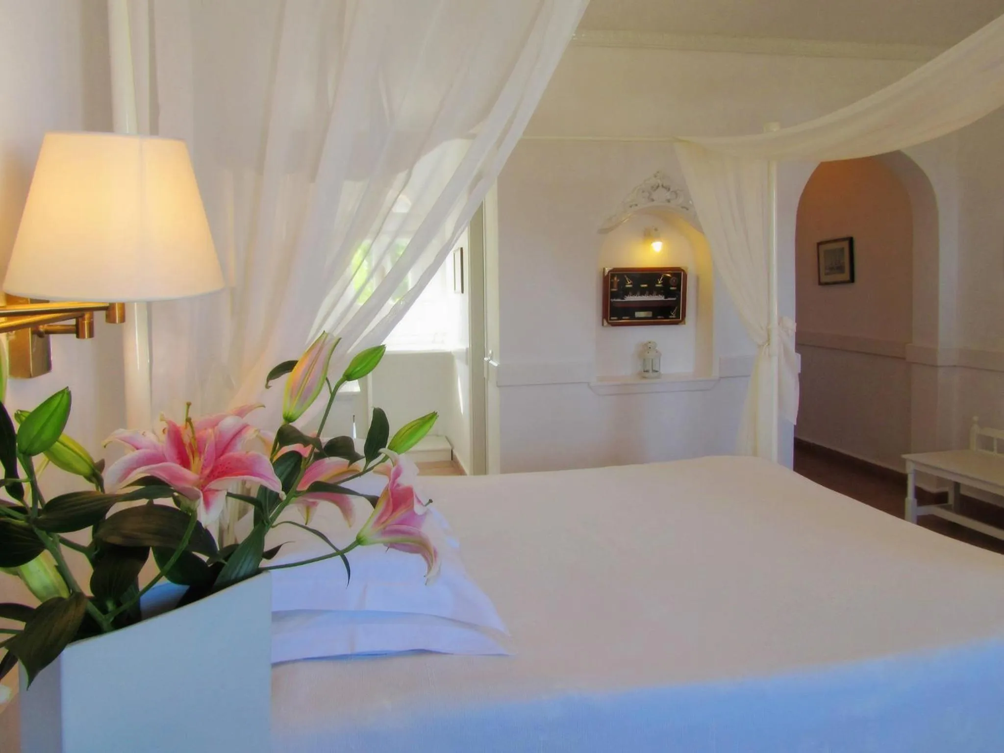 Bedroom, Bed in Porto Scoutari Romantic Hotel