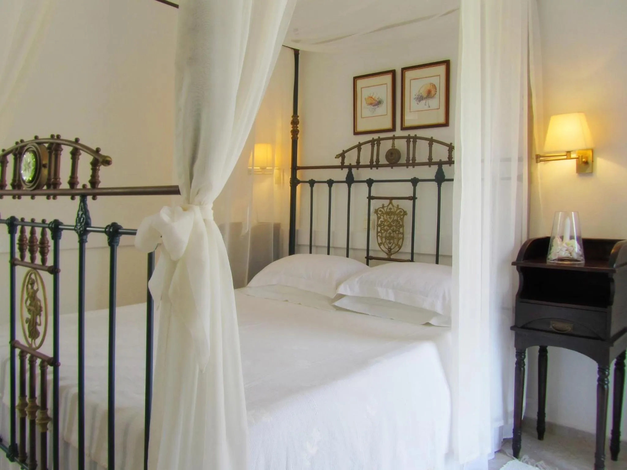 Bedroom, Bed in Porto Scoutari Romantic Hotel