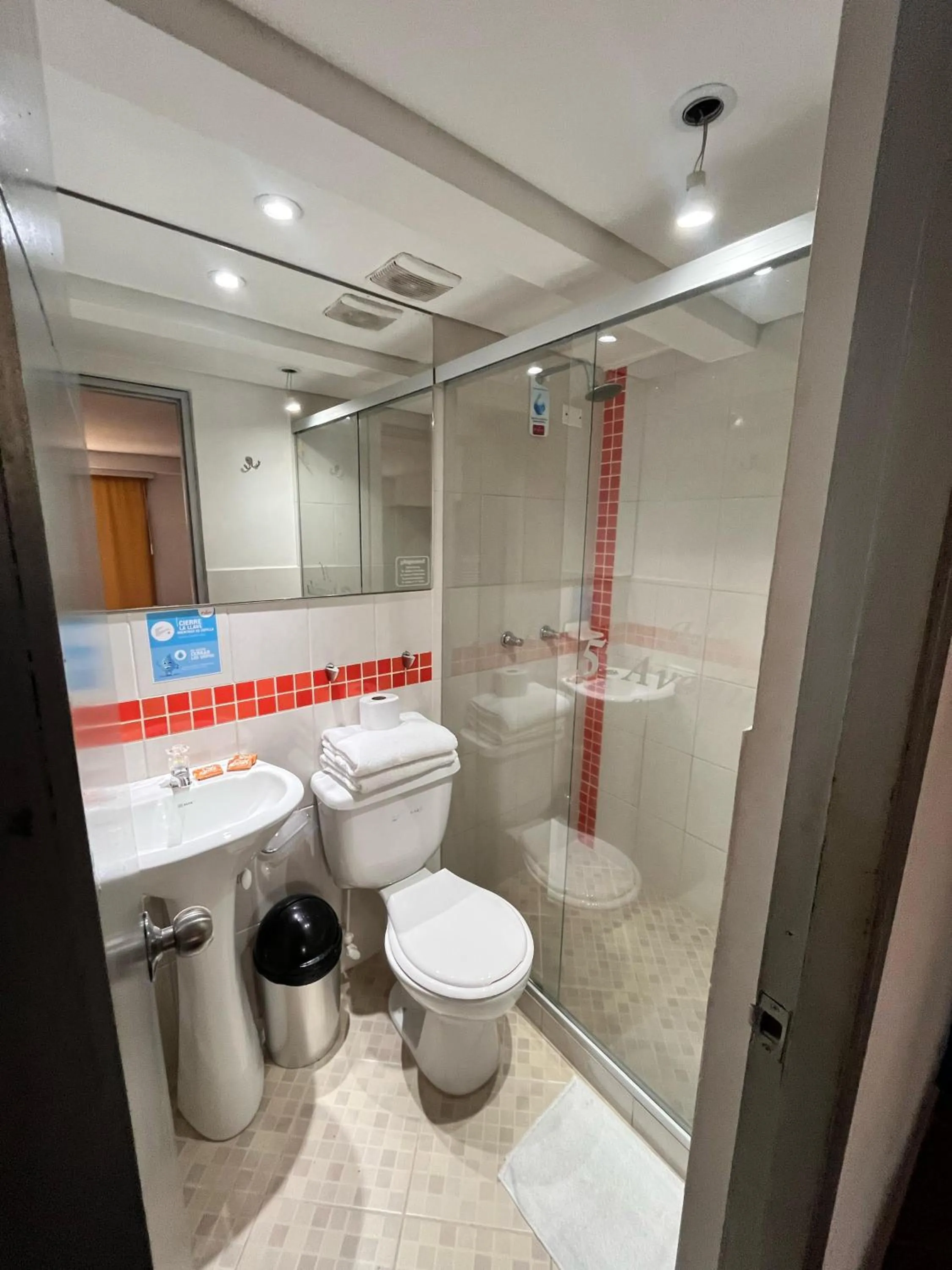 Shower in Hotel Quinta Avenida