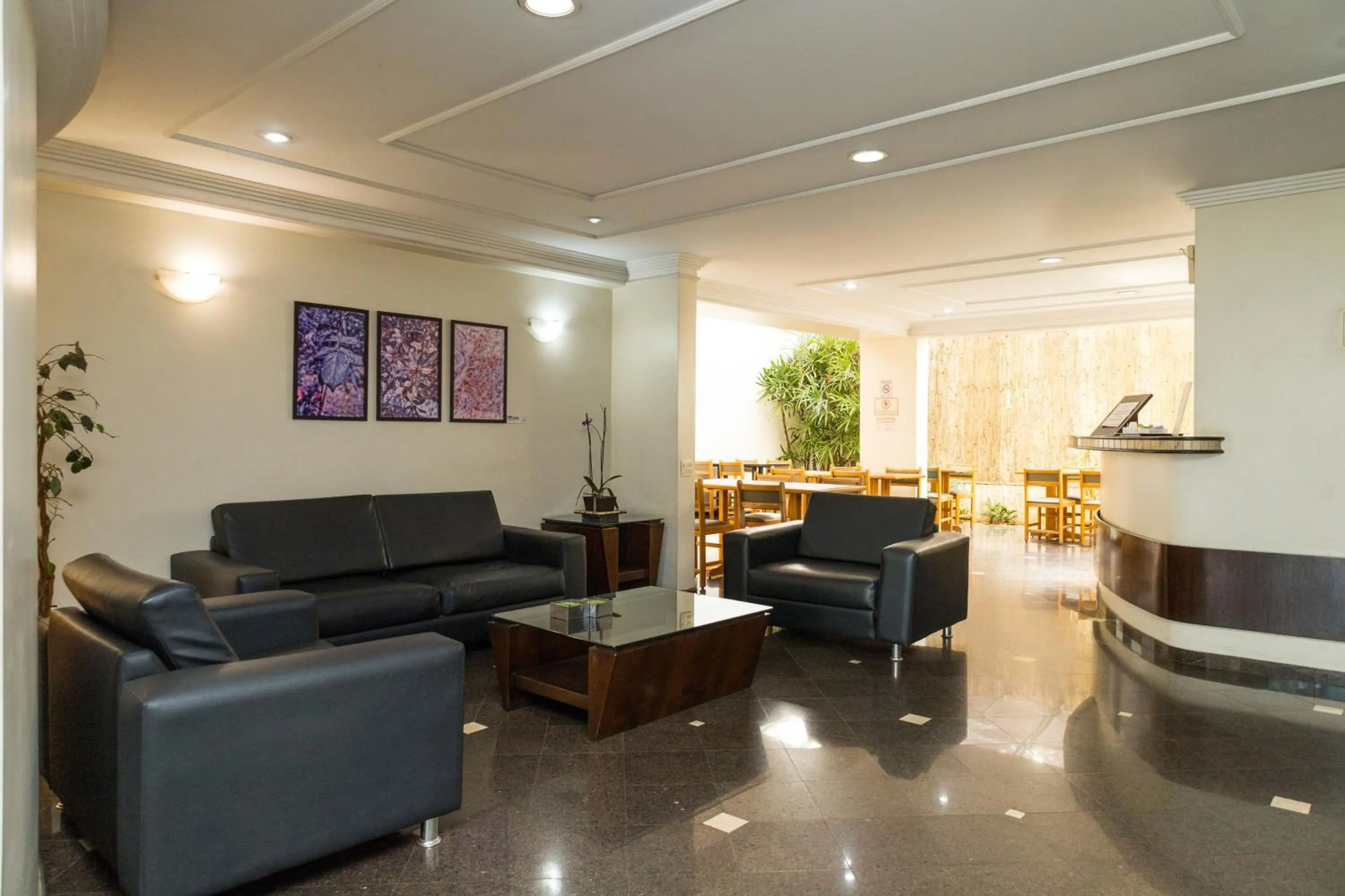 Lobby or reception in Golden Suíte Hotel