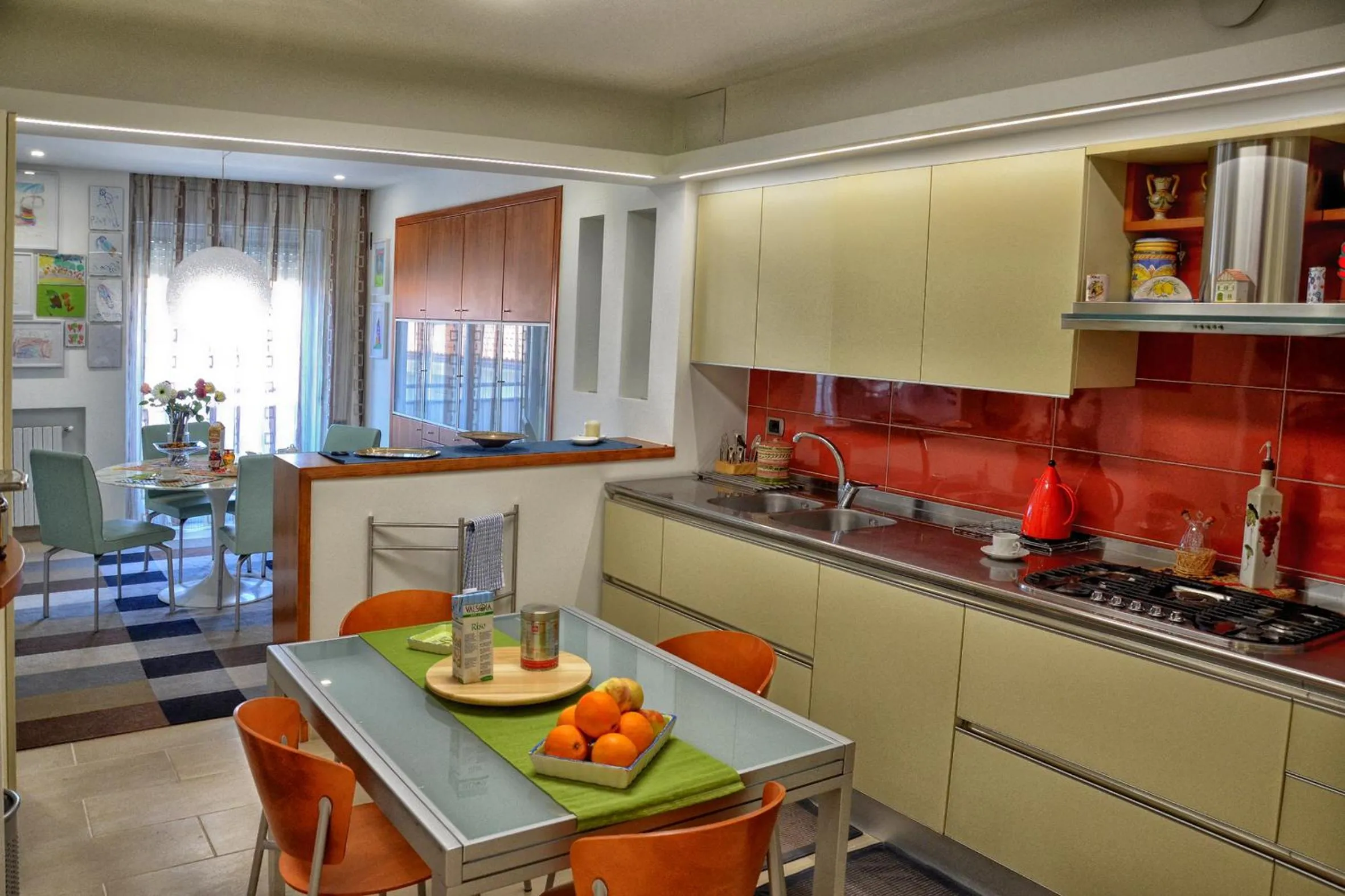 Communal kitchen in B&B Fossanoce