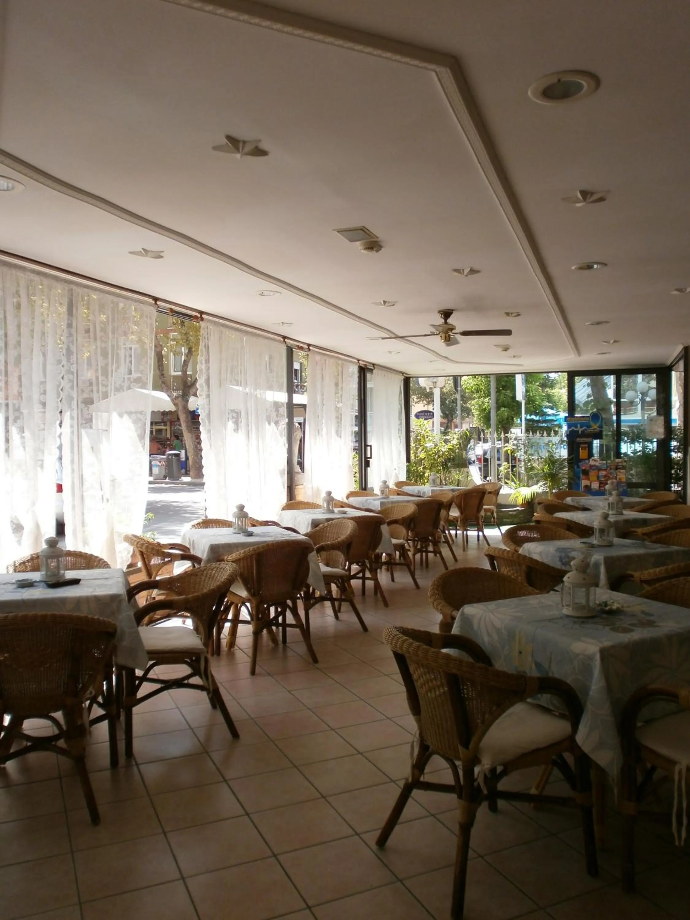 Restaurant/places to eat in Hotel Alfredo's