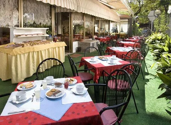 Restaurant/places to eat in Hotel Alfredo's