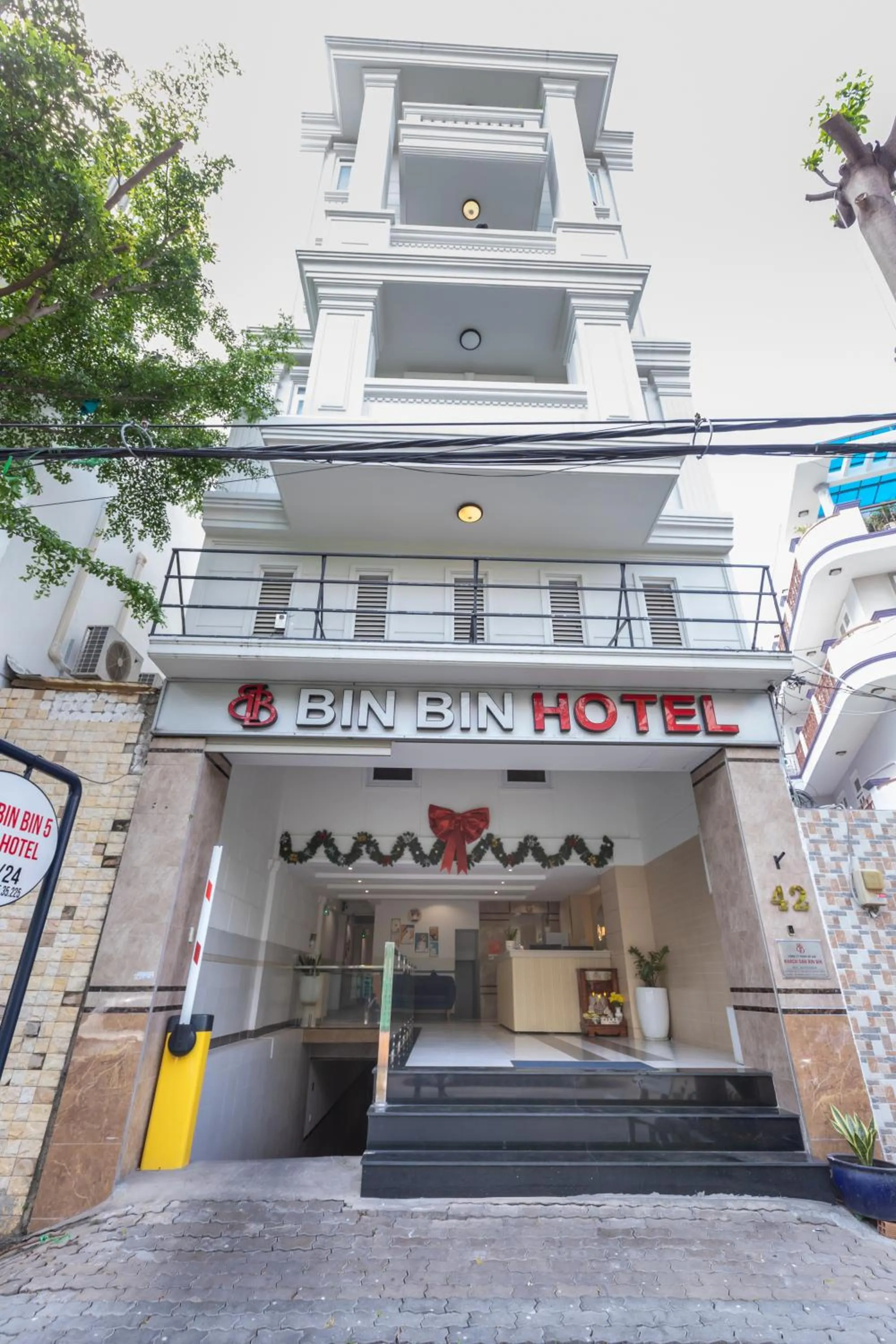 Property building in Bin Bin Hotel 5 - Near Lotte Mart D7