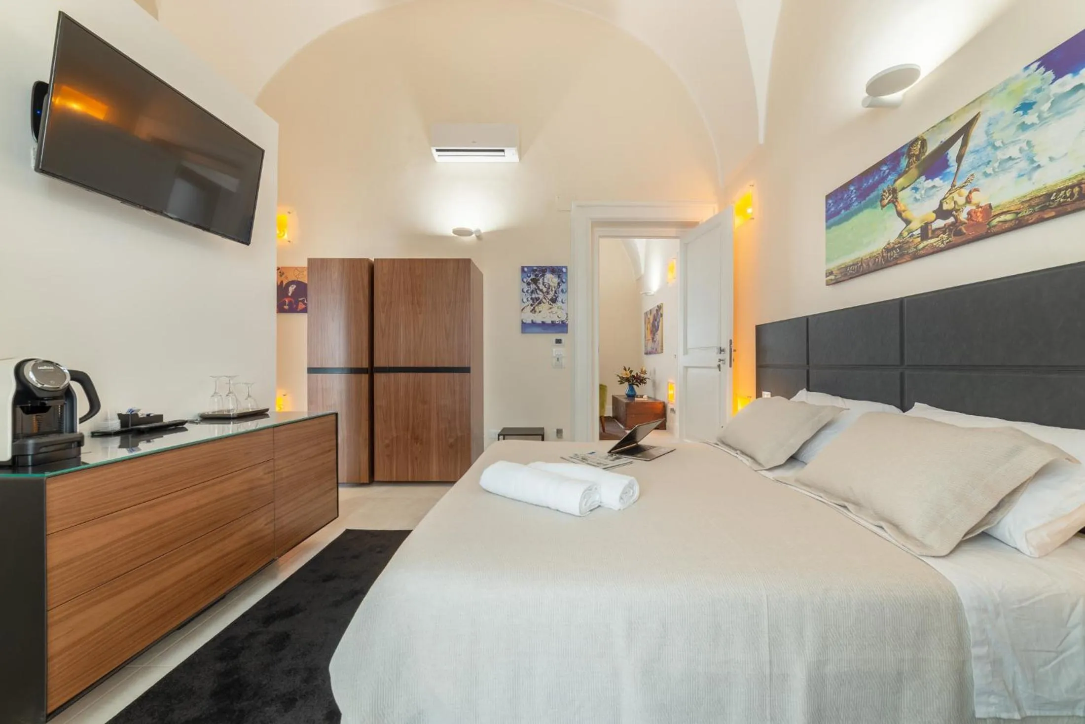 Bed in Y Arcillos Luxury Rooms CIN ITO75O35B4OOO468O2