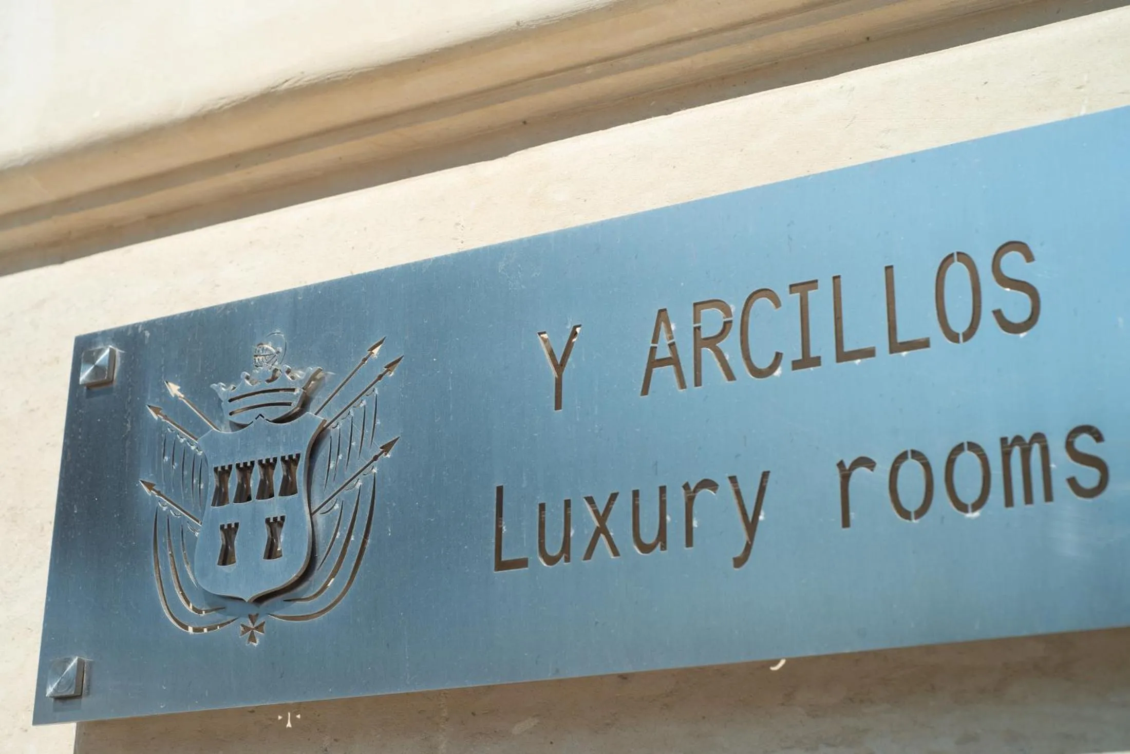 Y Arcillos Luxury Rooms CIN ITO75O35B4OOO468O2