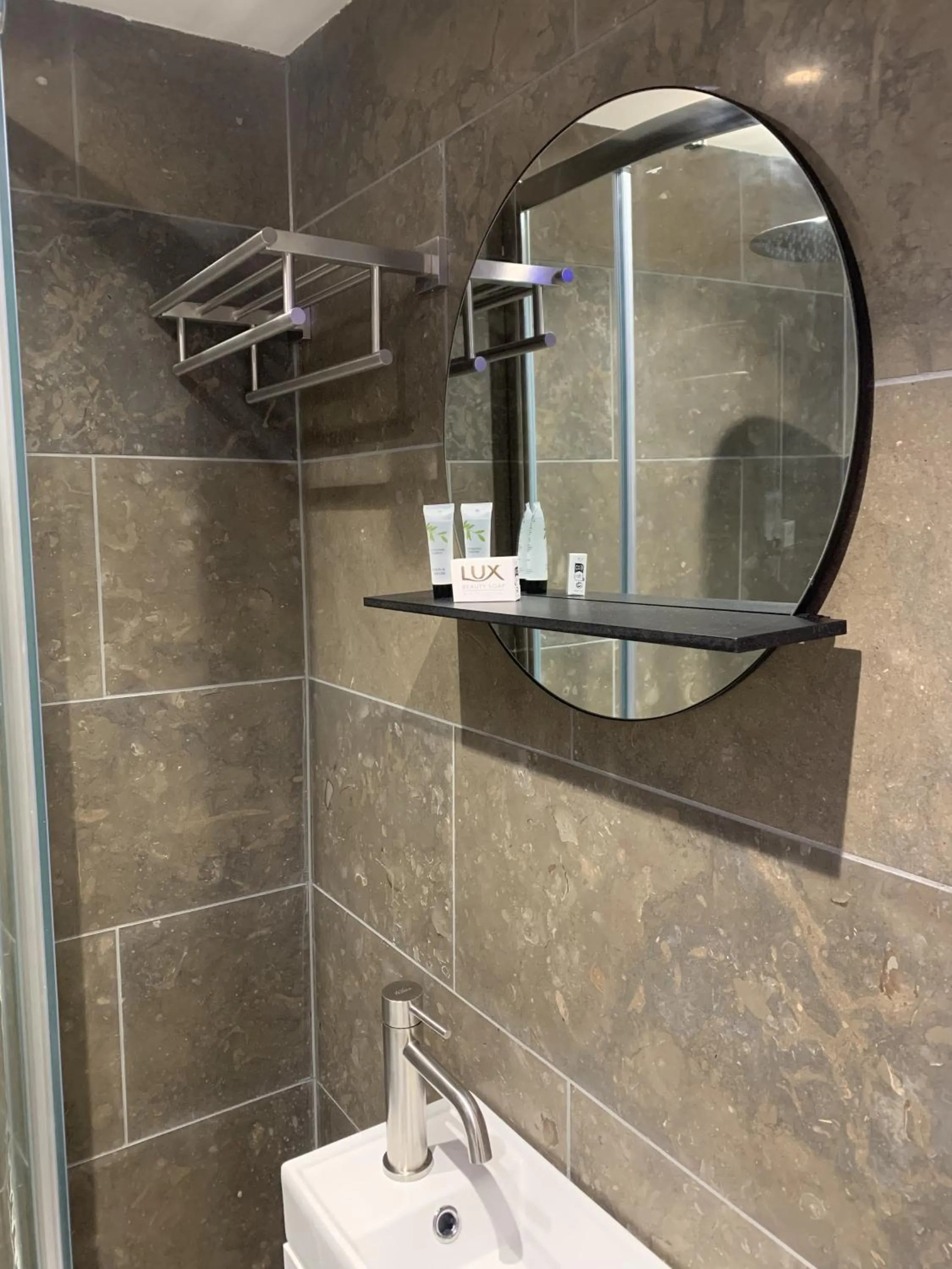 Shower in Relax Inn Guest House