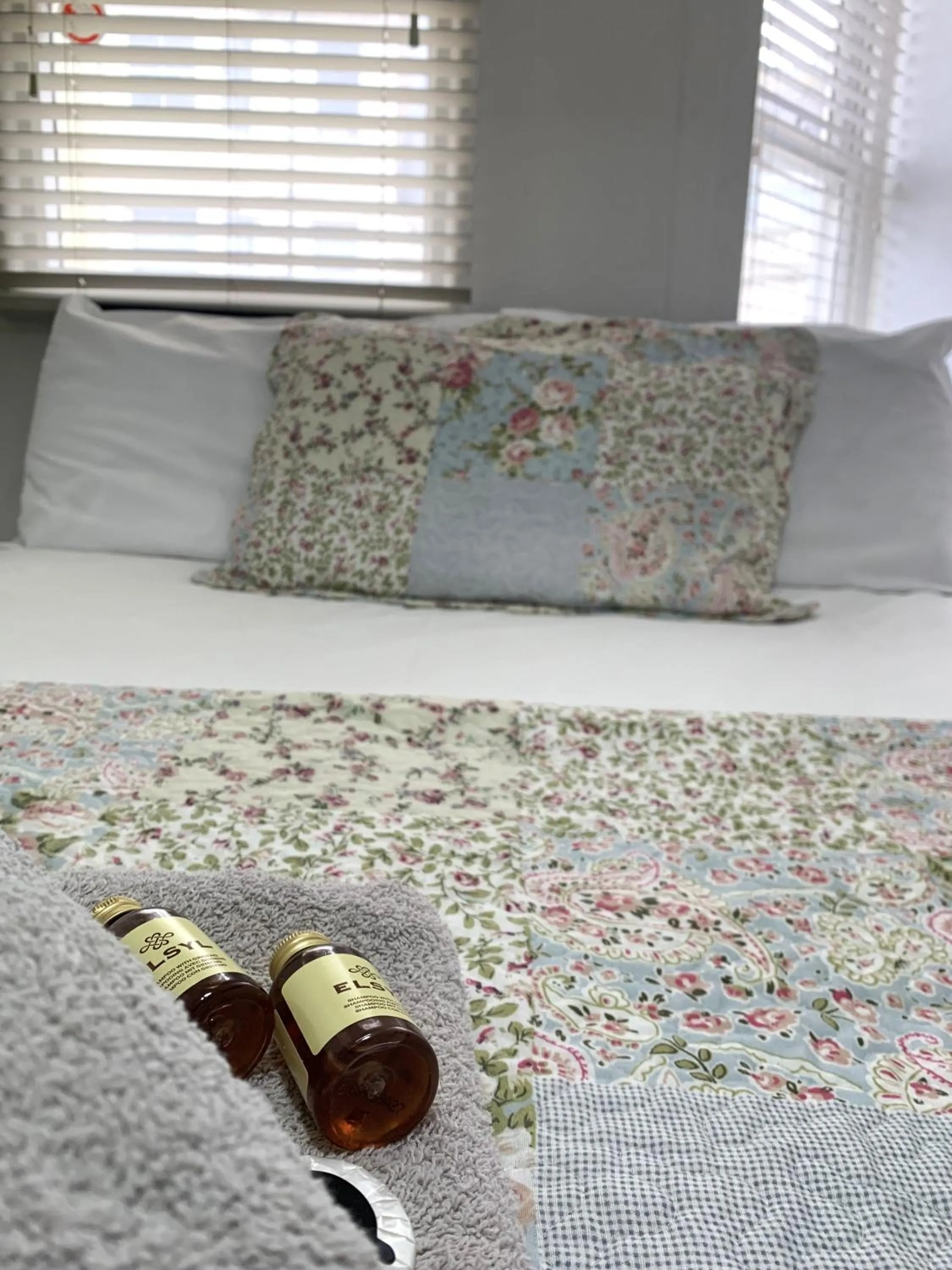 Decorative detail, Bed in Relax Inn Guest House