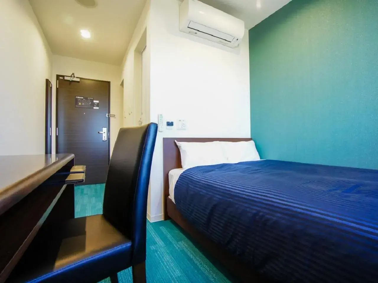Double Room with Small Double Bed - single occupancy - Smoking in HOTEL LiVEMAX Gifu Hashima Ekimae Double Room with Small Double Bed - single occupancy - Smoking in HOTEL LiVEMAX Gifu Hashima Ekimae