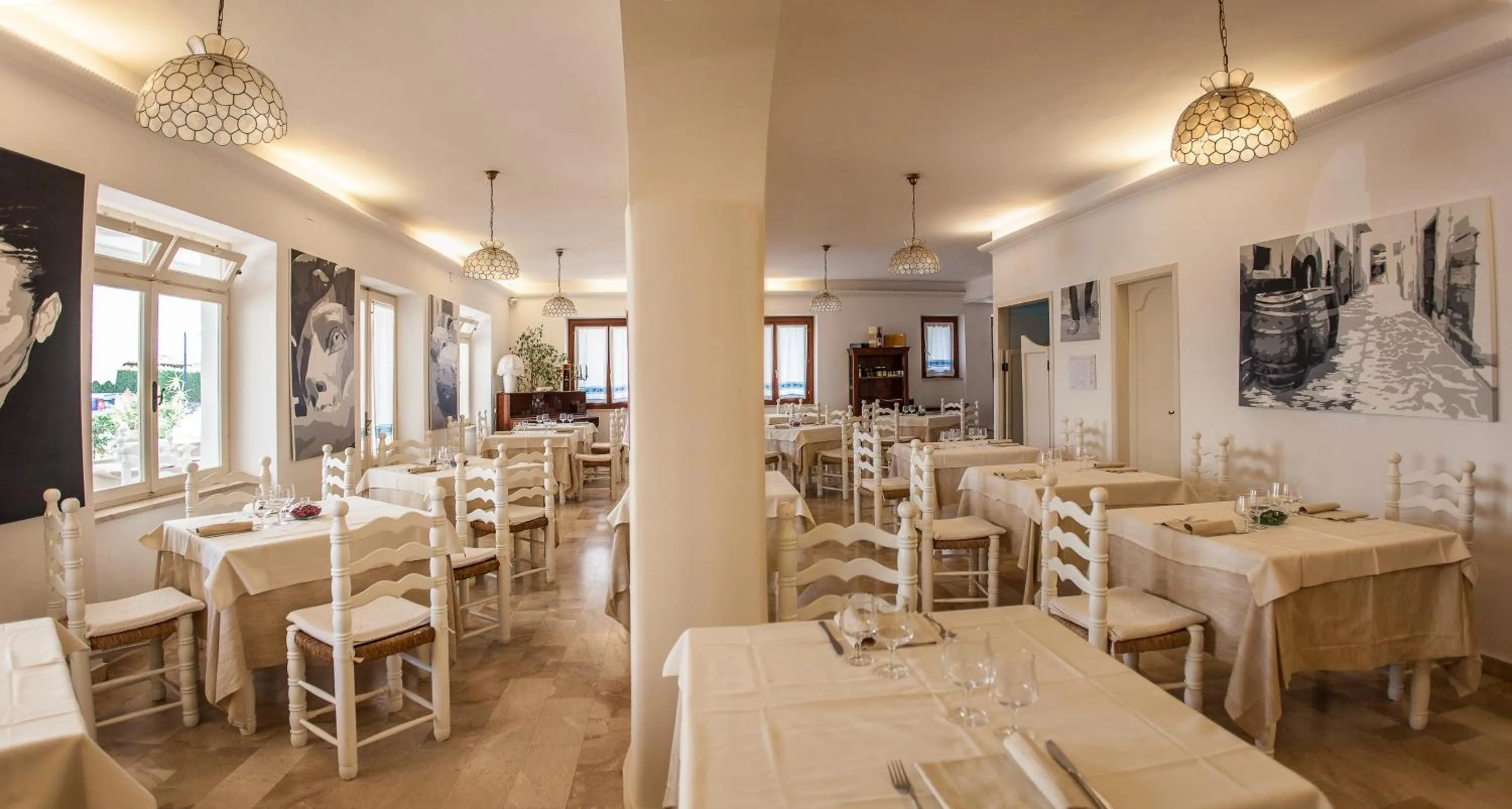 Restaurant/places to eat in Hotel Sandalyon