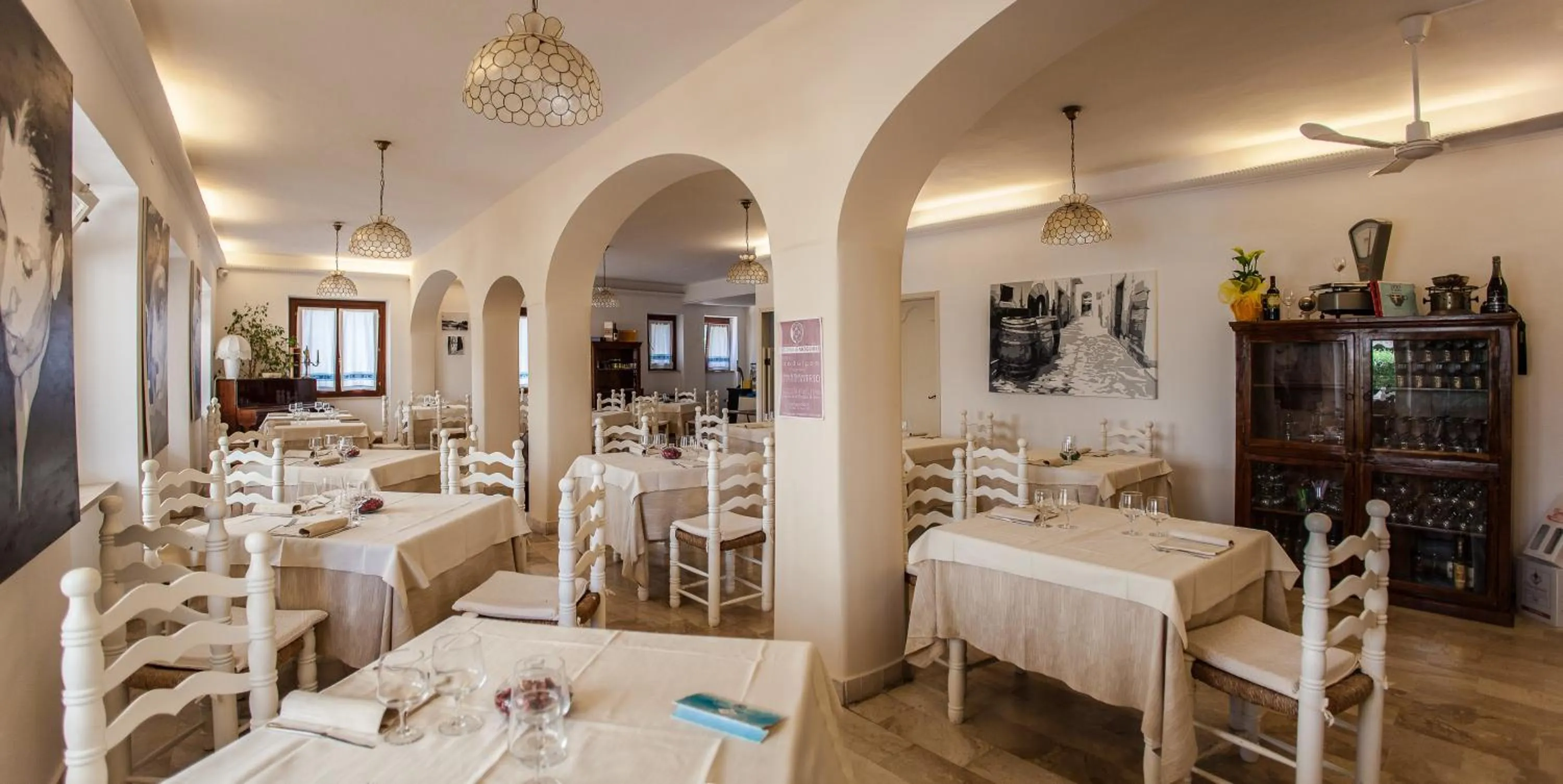 Restaurant/places to eat in Hotel Sandalyon