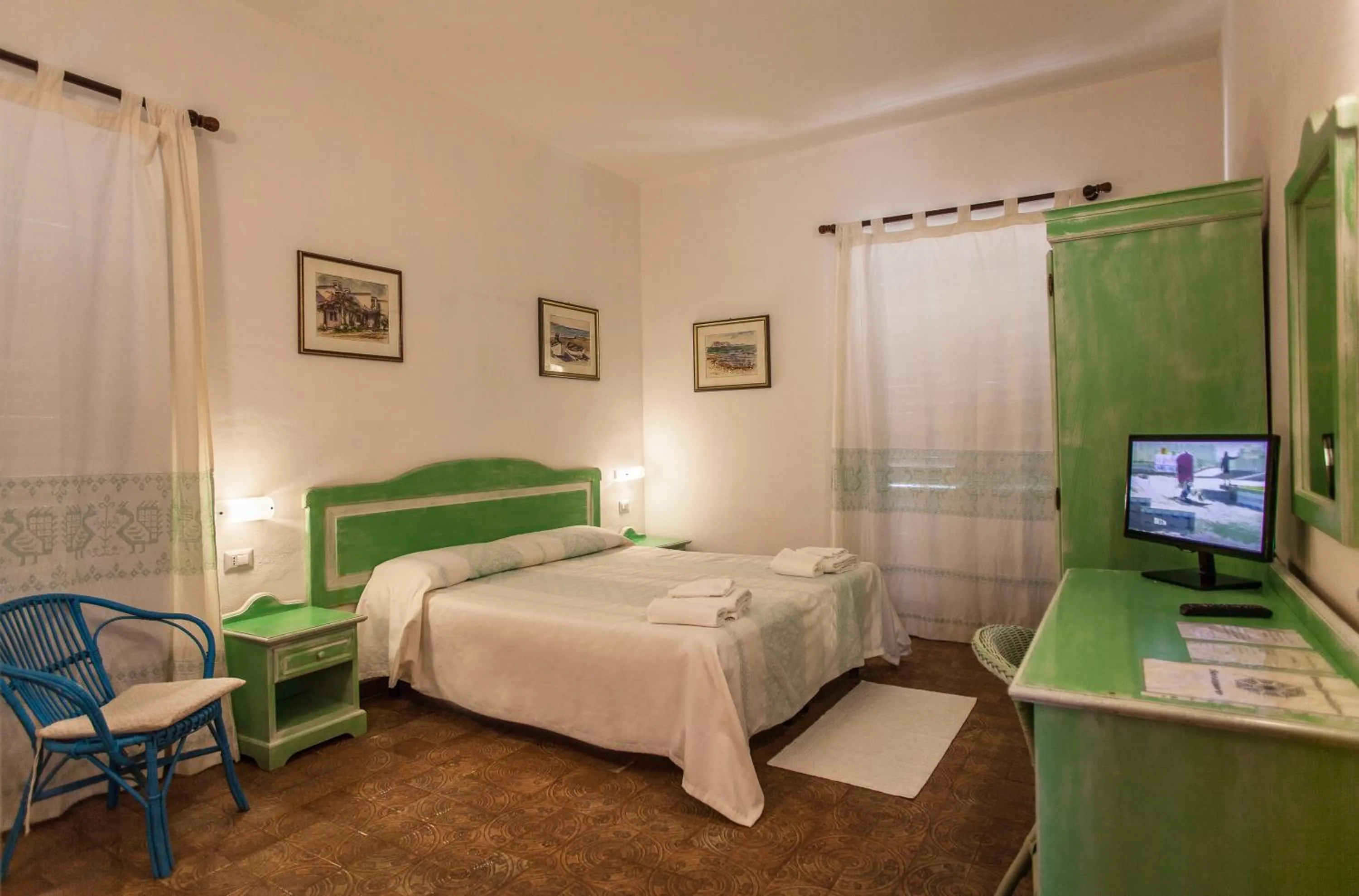 Photo of the whole room, Bed in Hotel Sandalyon