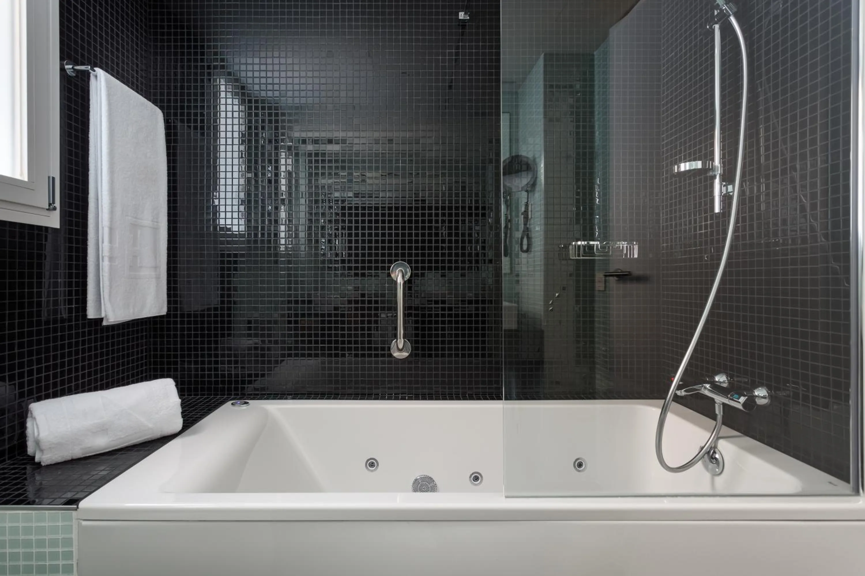 Bathroom in Exe Plaza Catalunya