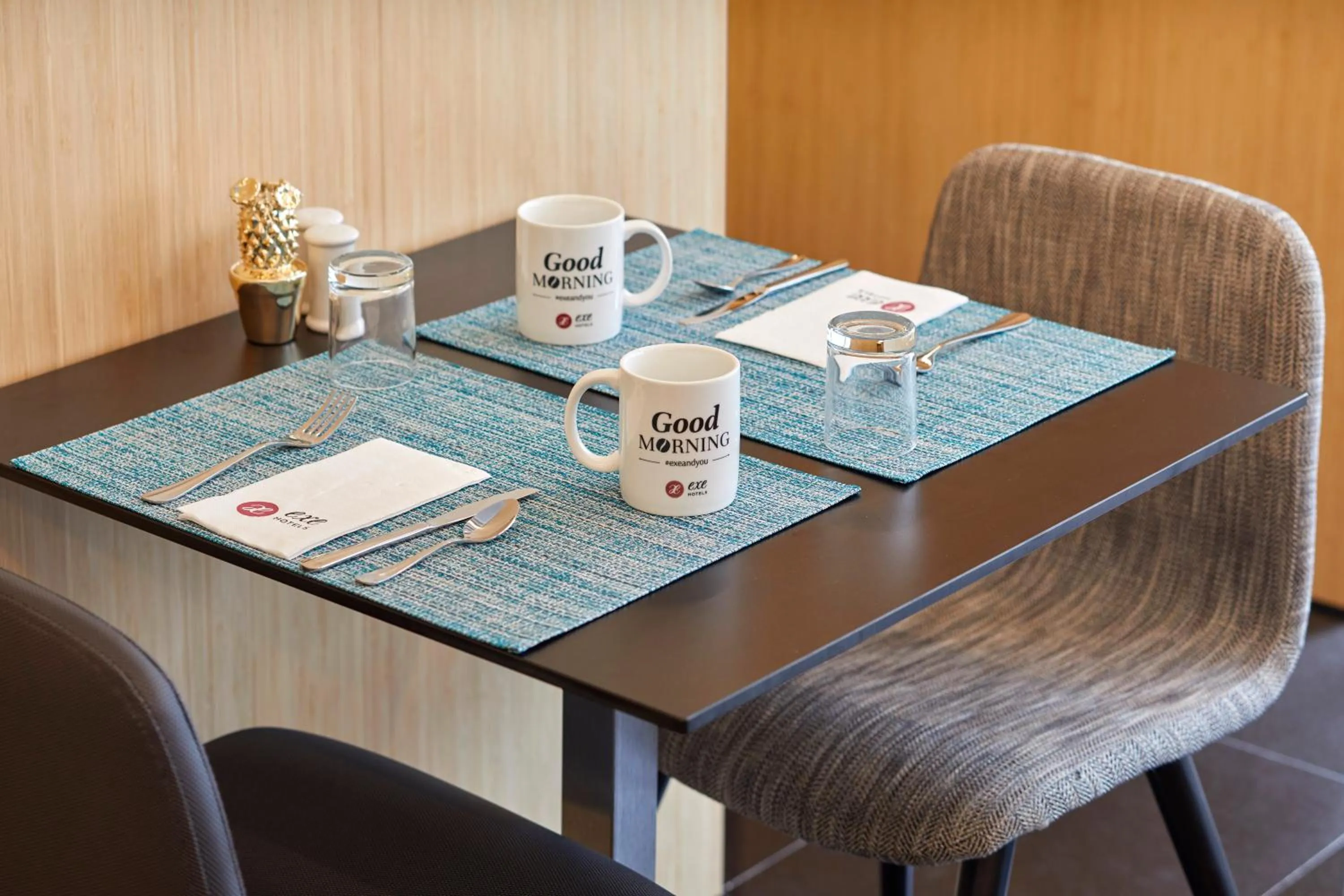 Food and drinks in Exe Plaza Catalunya