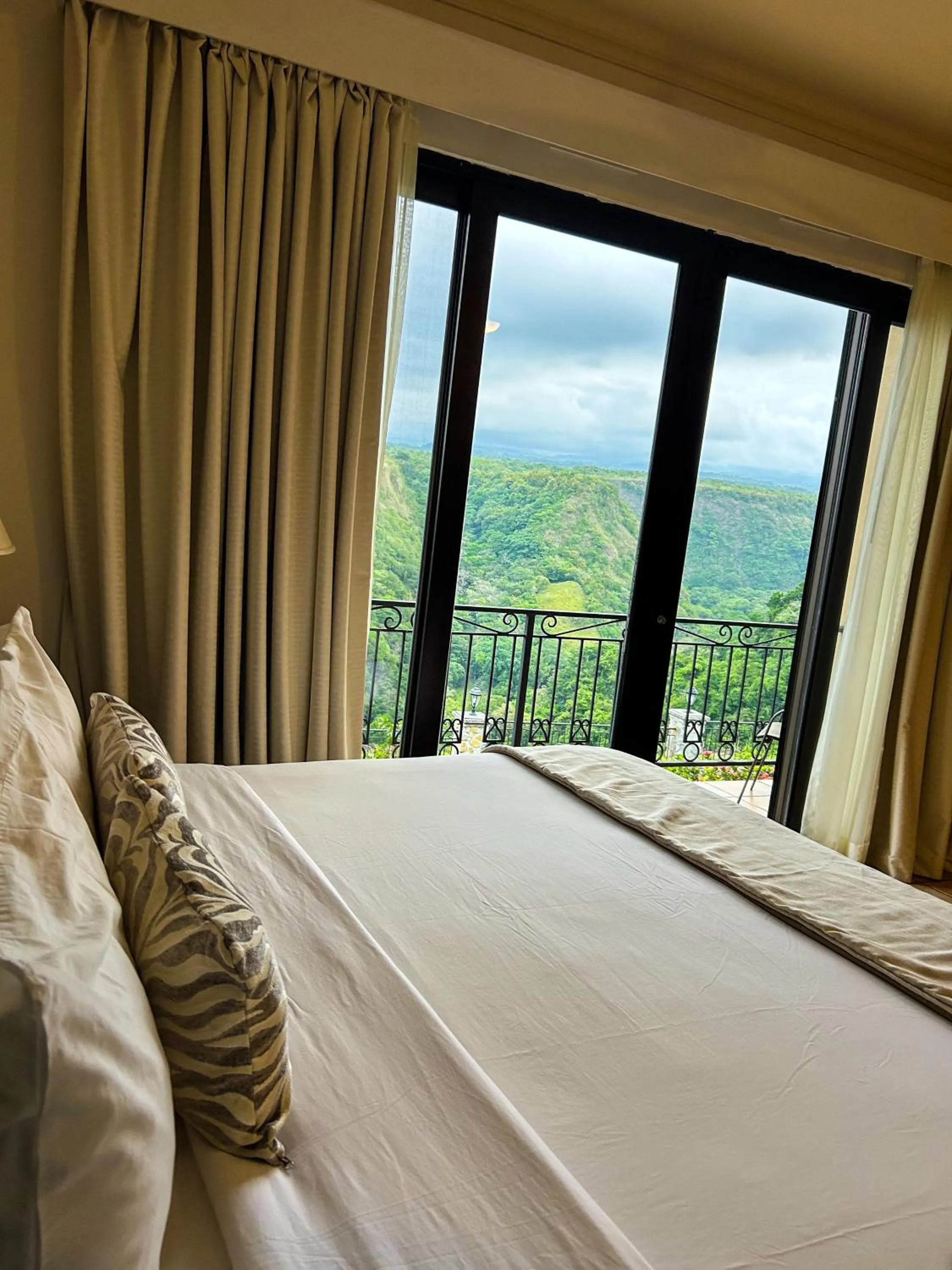 Bed in Hacienda Los Molinos Boutique Hotel & Villas