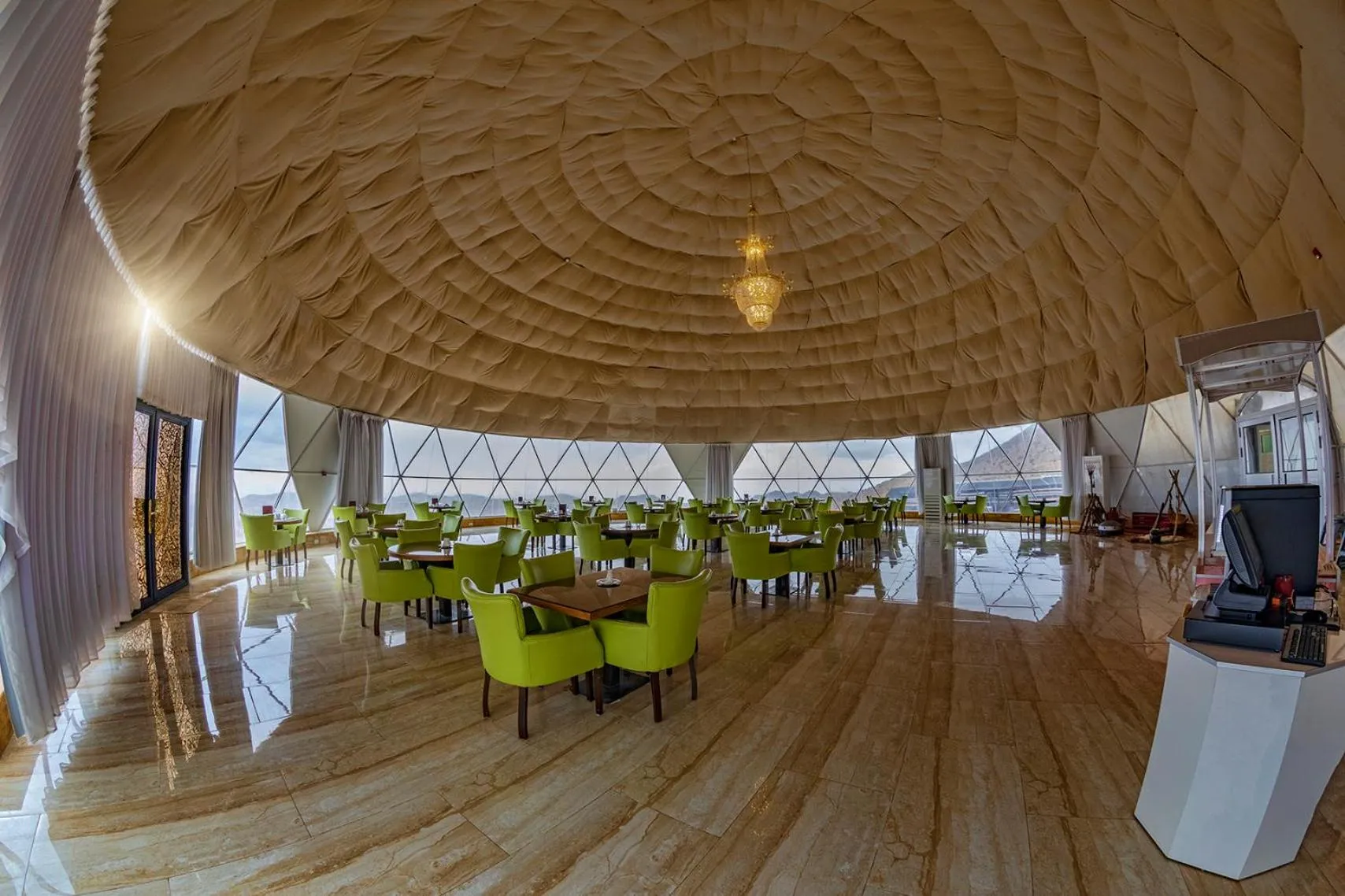 Restaurant/places to eat in Petra Bubble Luxotel