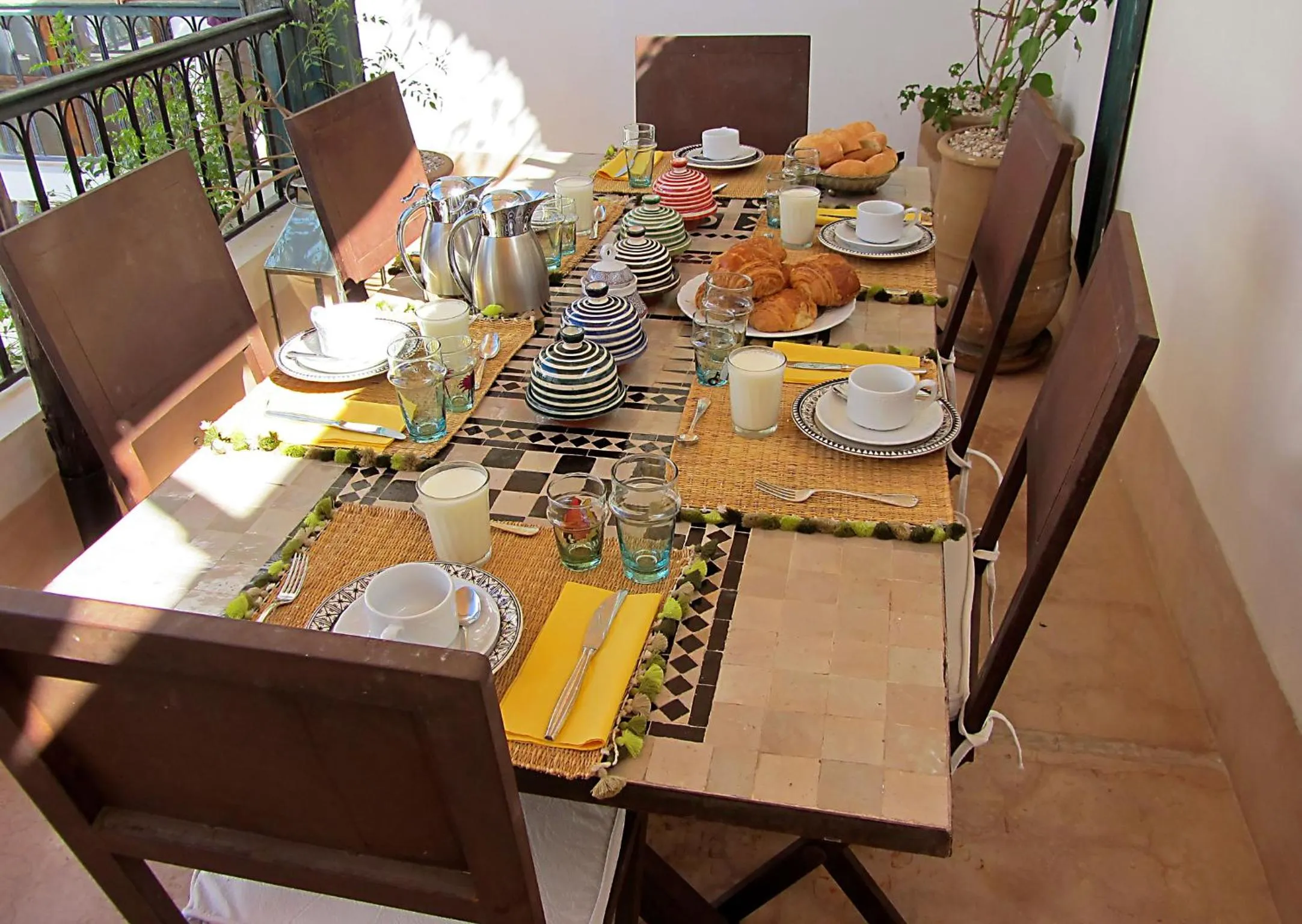 Restaurant/places to eat in Riad Le J