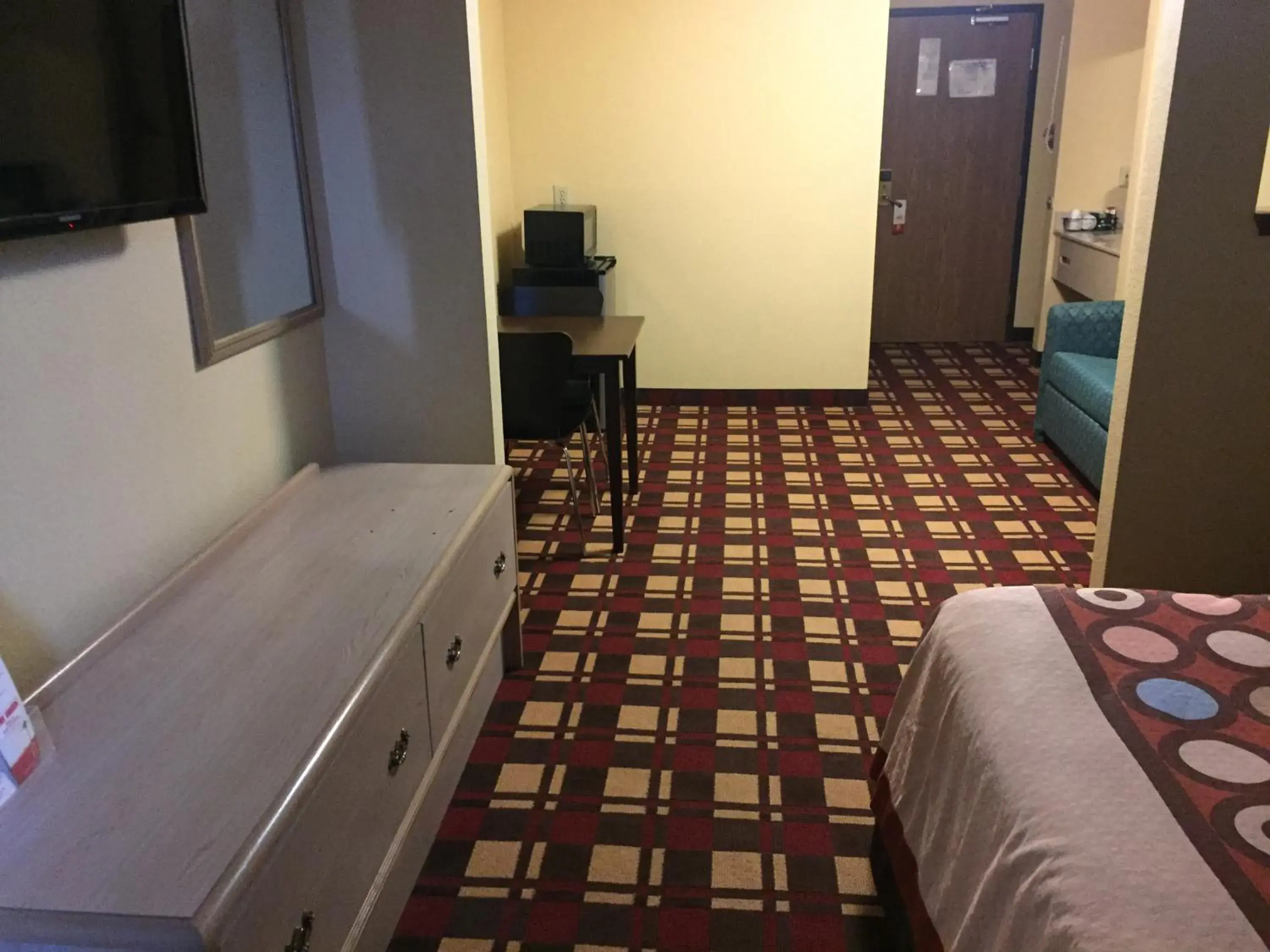 Bed in Super 8 by Wyndham Martinsville Bed in Super 8 by Wyndham Martinsville