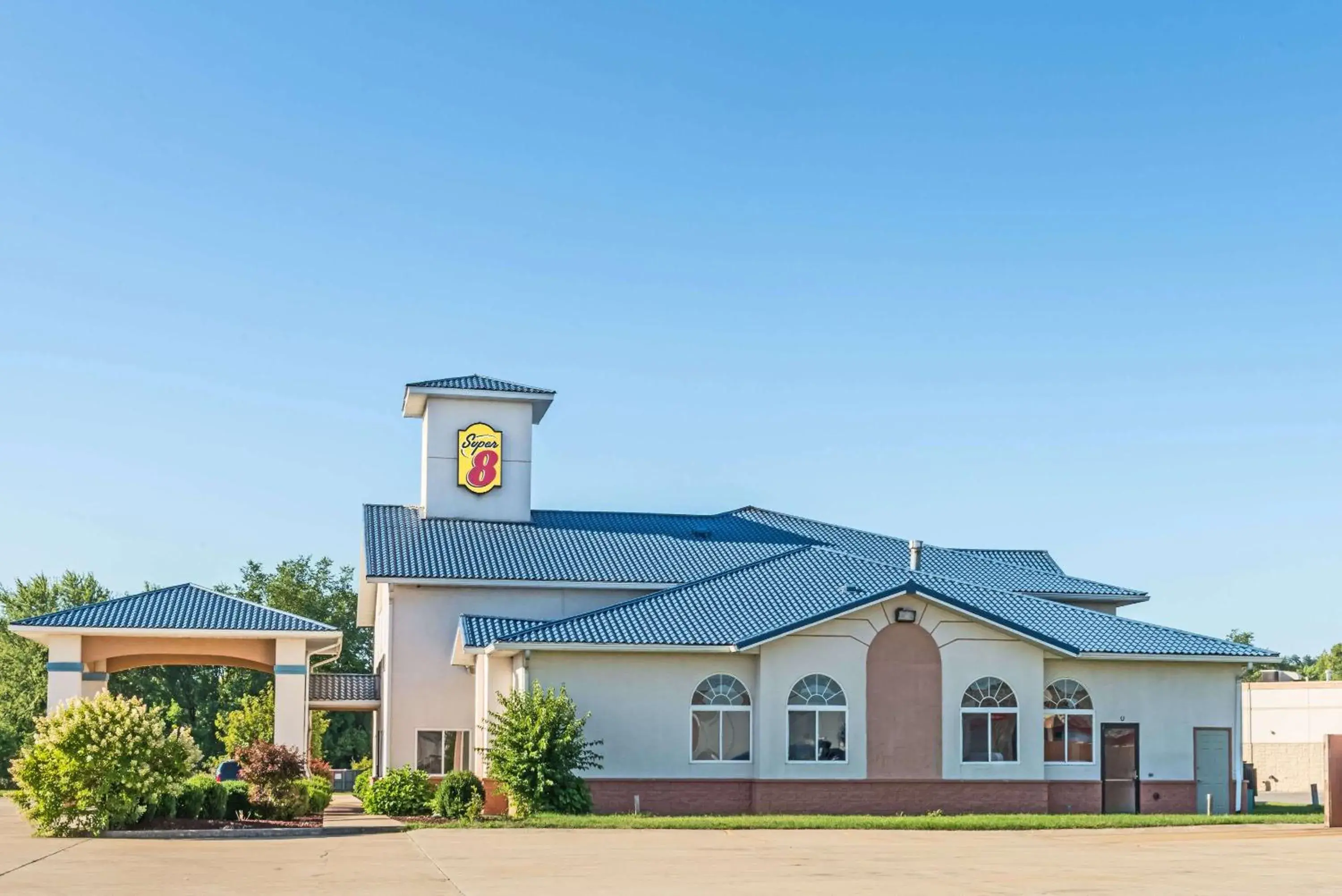 Property building in Super 8 by Wyndham Martinsville Property building in Super 8 by Wyndham Martinsville