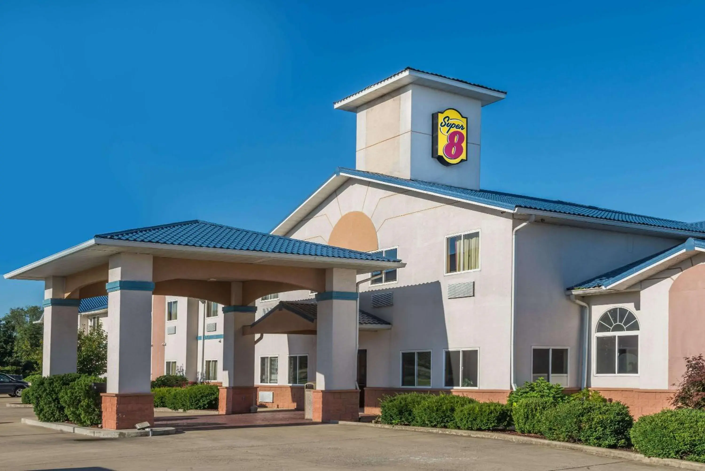 Property building in Super 8 by Wyndham Martinsville Property building in Super 8 by Wyndham Martinsville