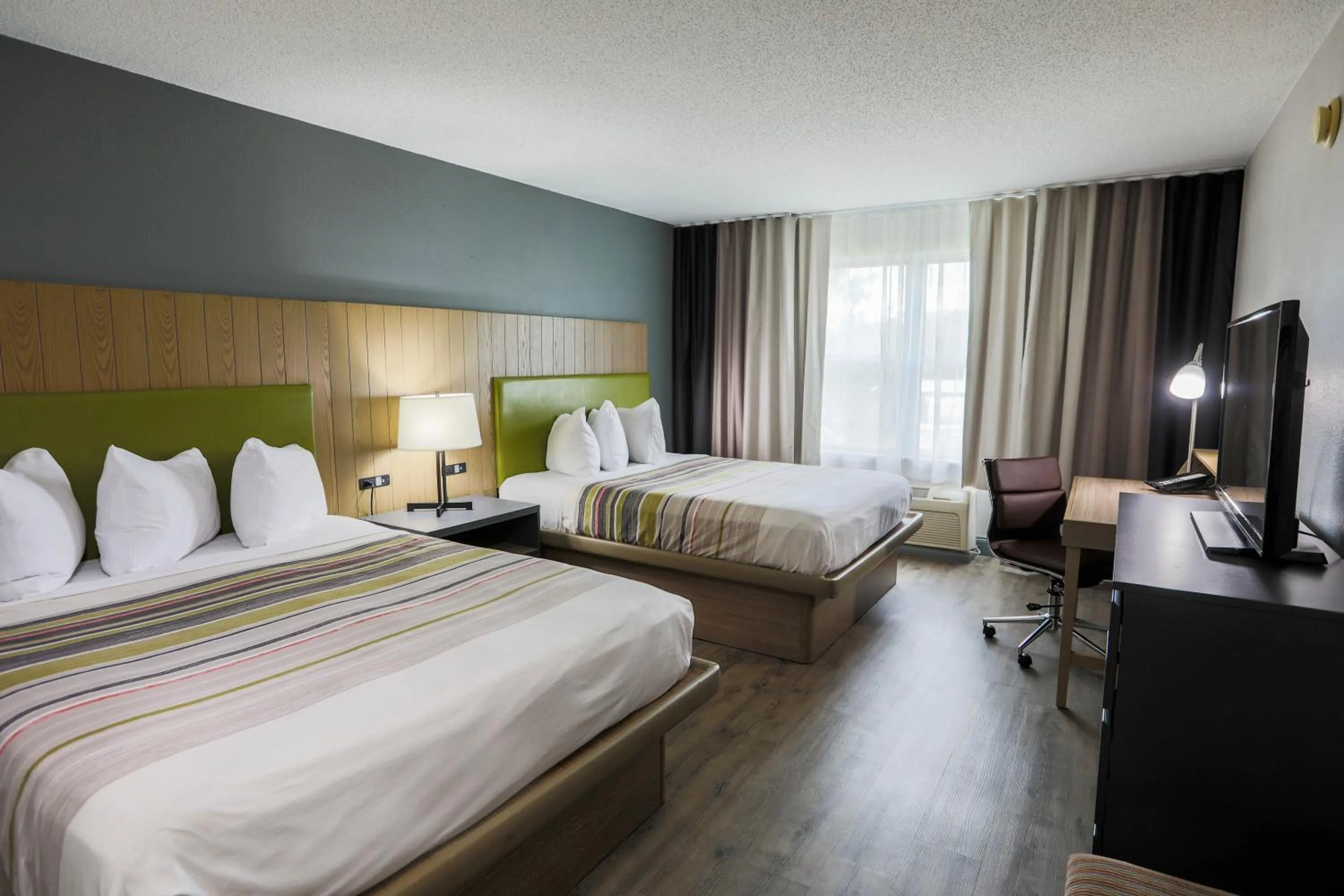 Bed in Country Inn & Suites by Radisson, Myrtle Beach, SC