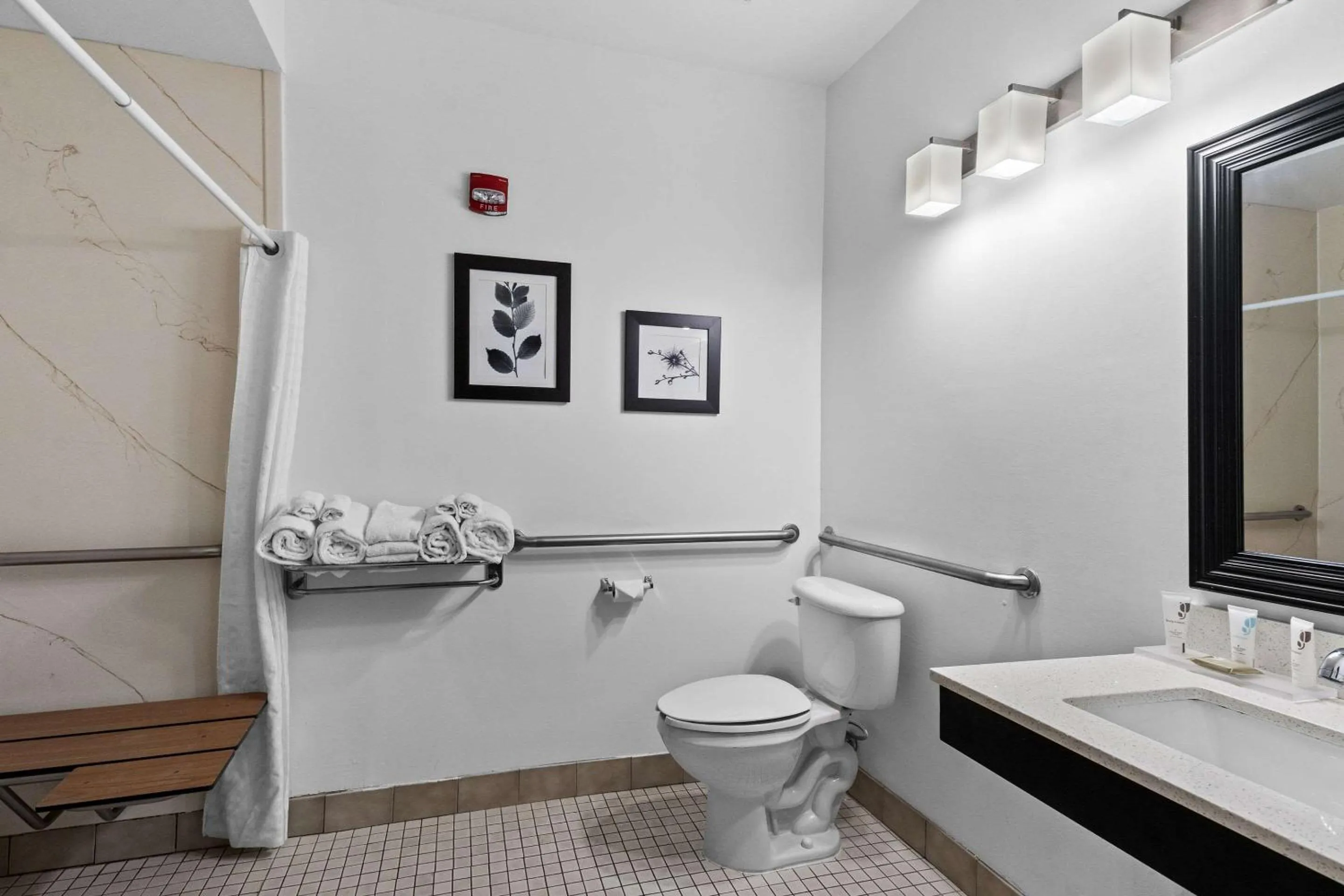 Bedroom in Country Inn & Suites by Radisson, Myrtle Beach, SC