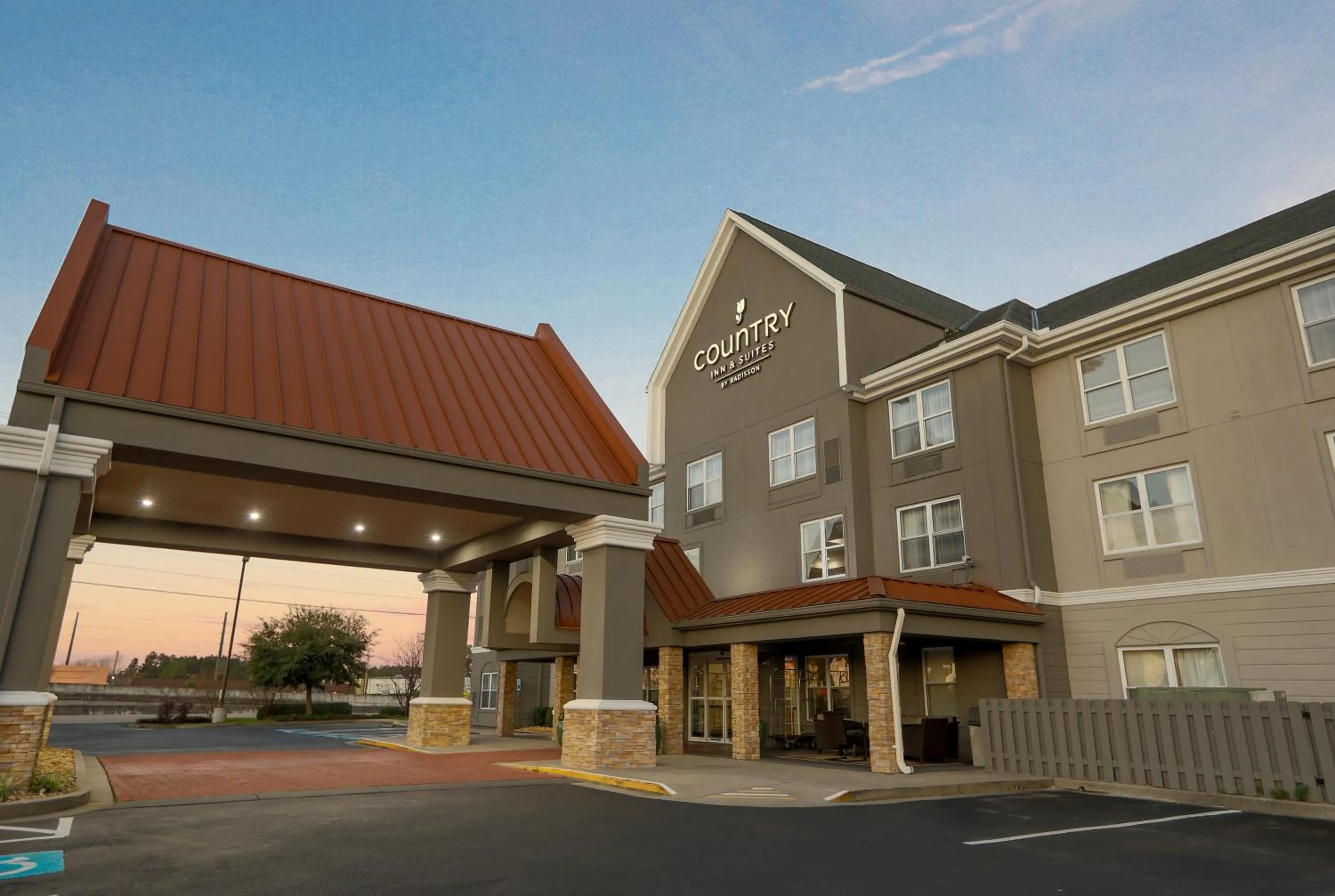 Property building in Country Inn & Suites by Radisson, Myrtle Beach, SC