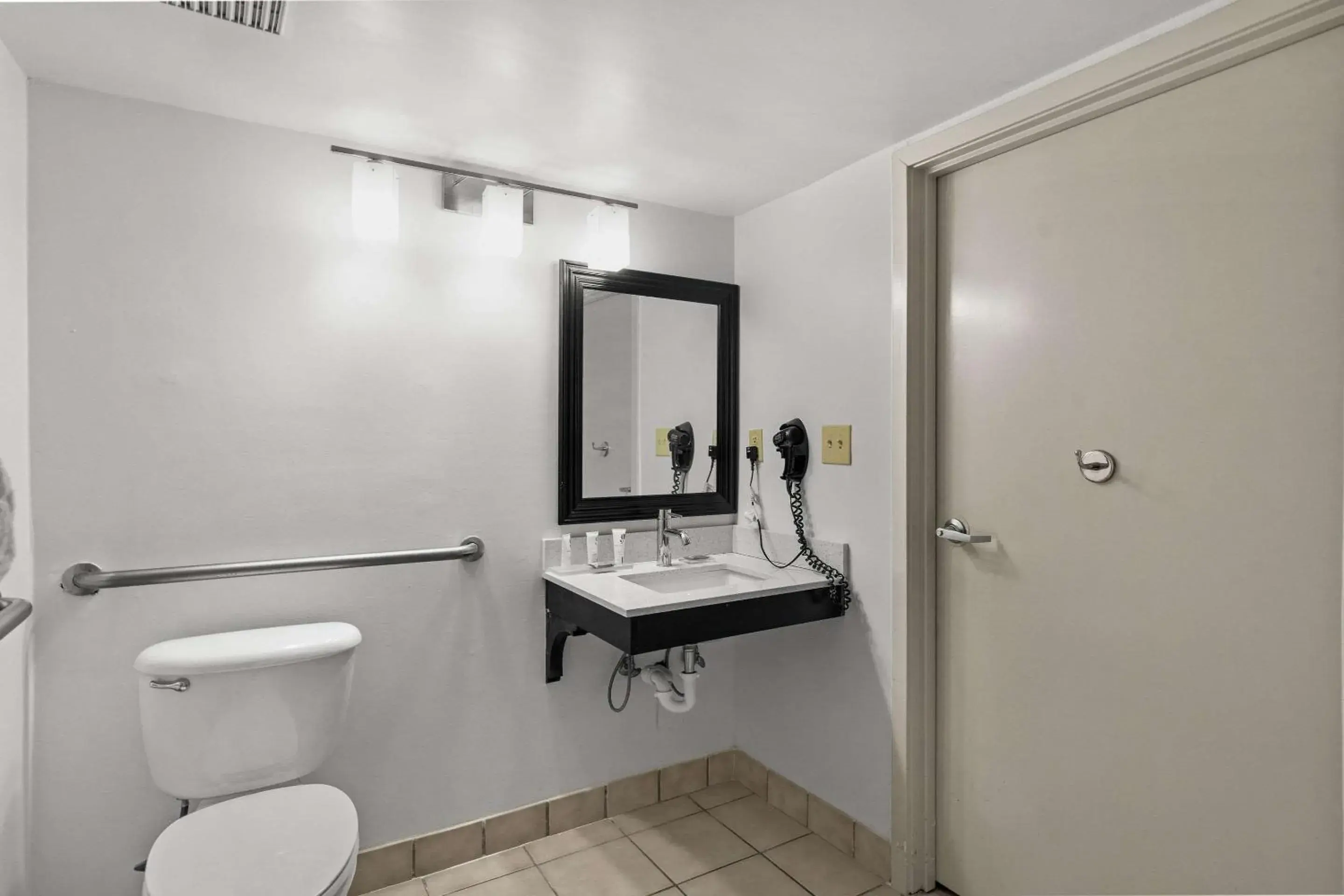 Bedroom in Country Inn & Suites by Radisson, Myrtle Beach, SC Bedroom in Country Inn & Suites by Radisson, Myrtle Beach, SC