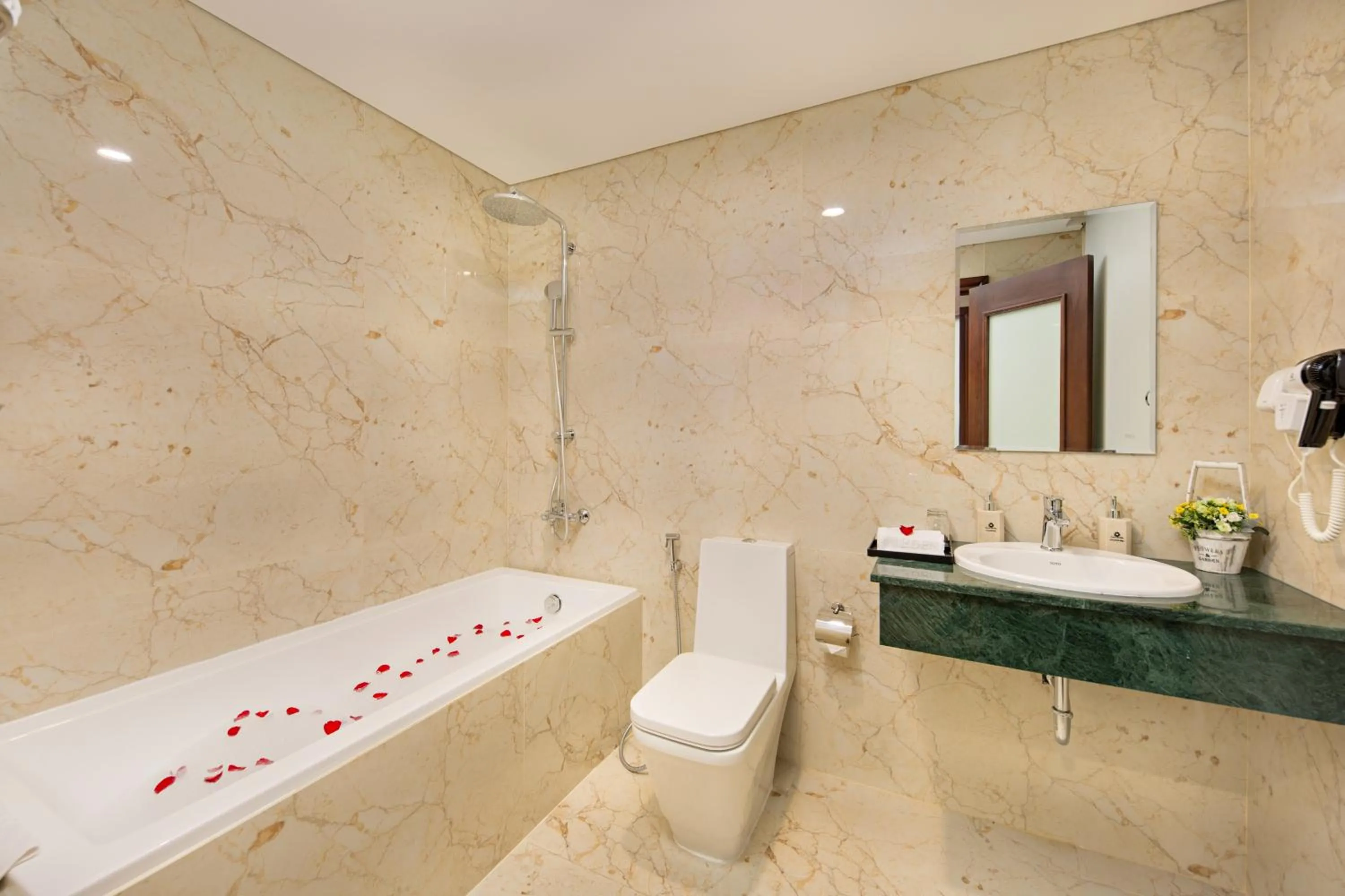 Bath in Eden Ocean View Hotel Da Nang