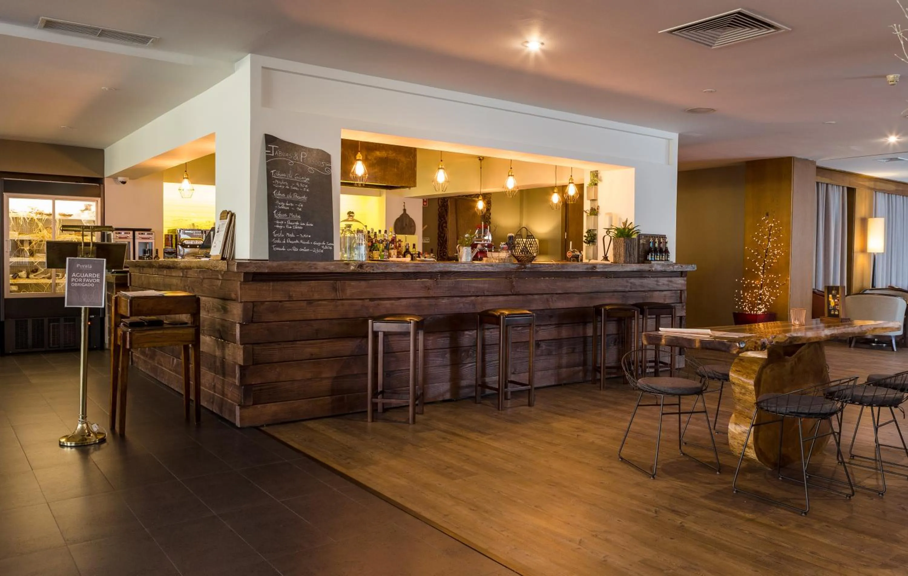 Lounge or bar in Puralã - Wool Valley Hotel & SPA