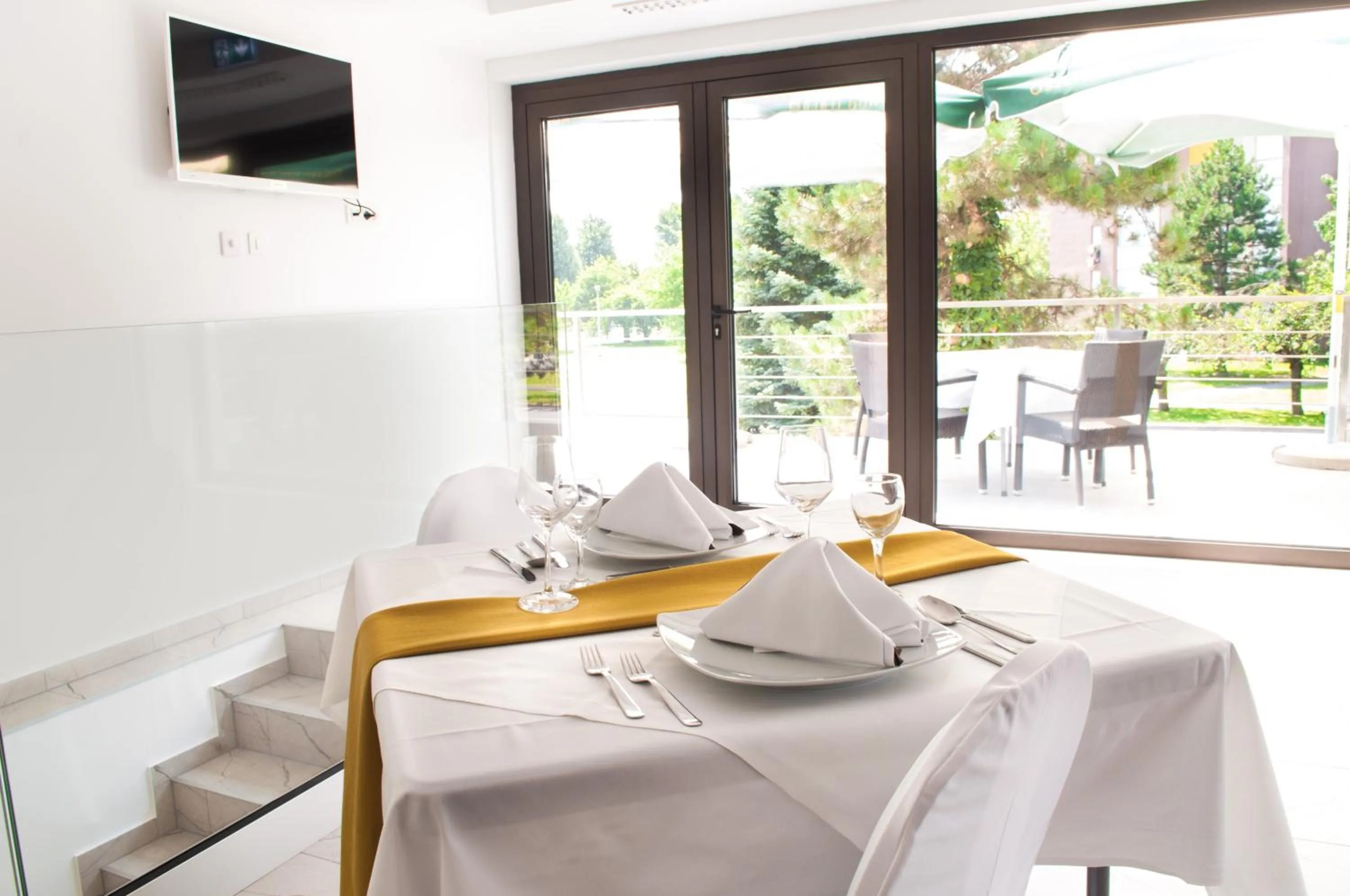 Restaurant/places to eat in Hotel Park Superior 3*