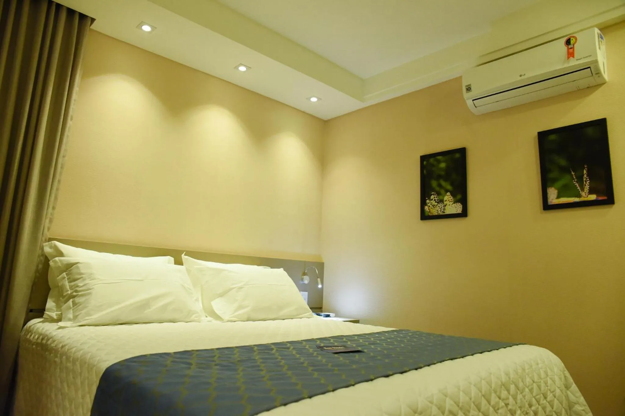 Bed in Blue Open Hotel