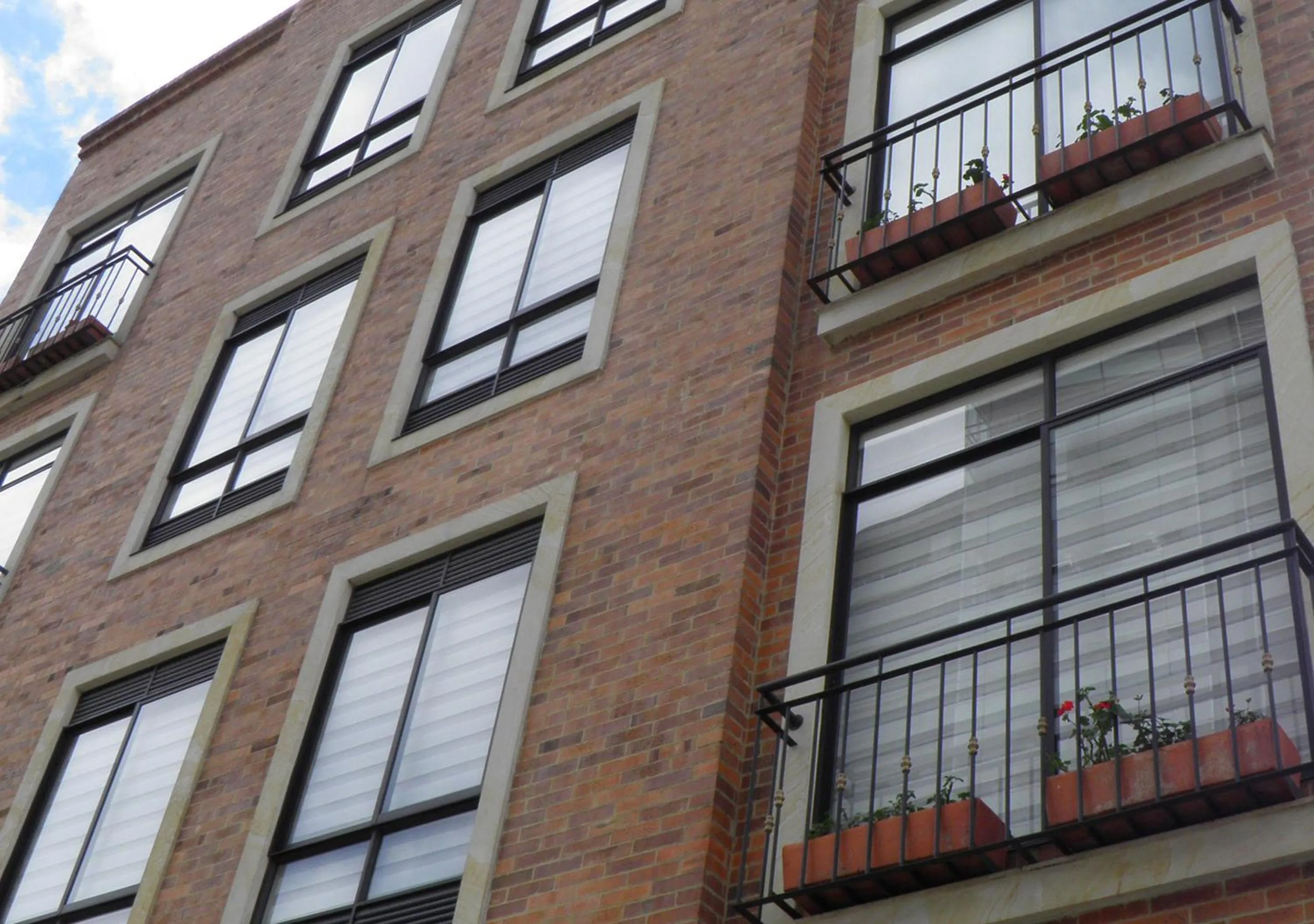 Facade/entrance in Apartasuites BellHouse Bogotá