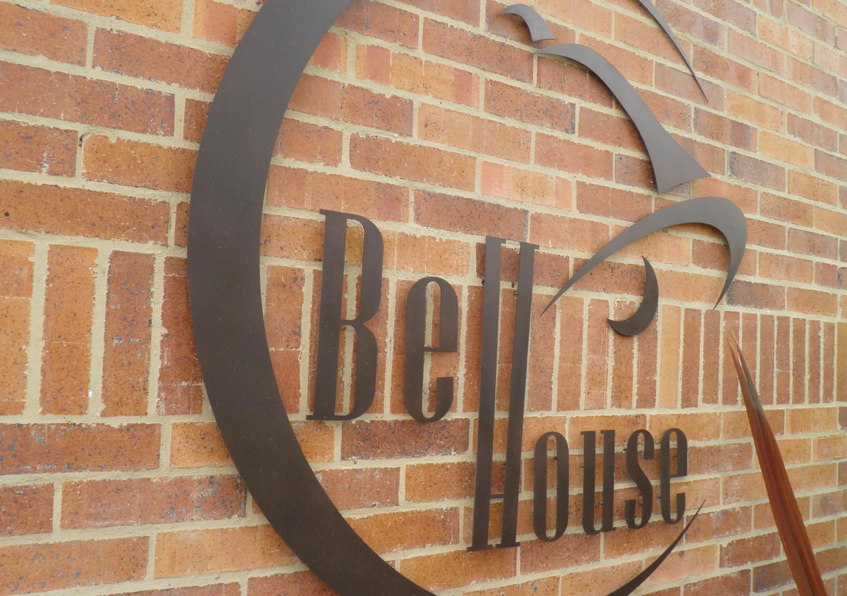 Property logo or sign in Apartasuites BellHouse Bogotá