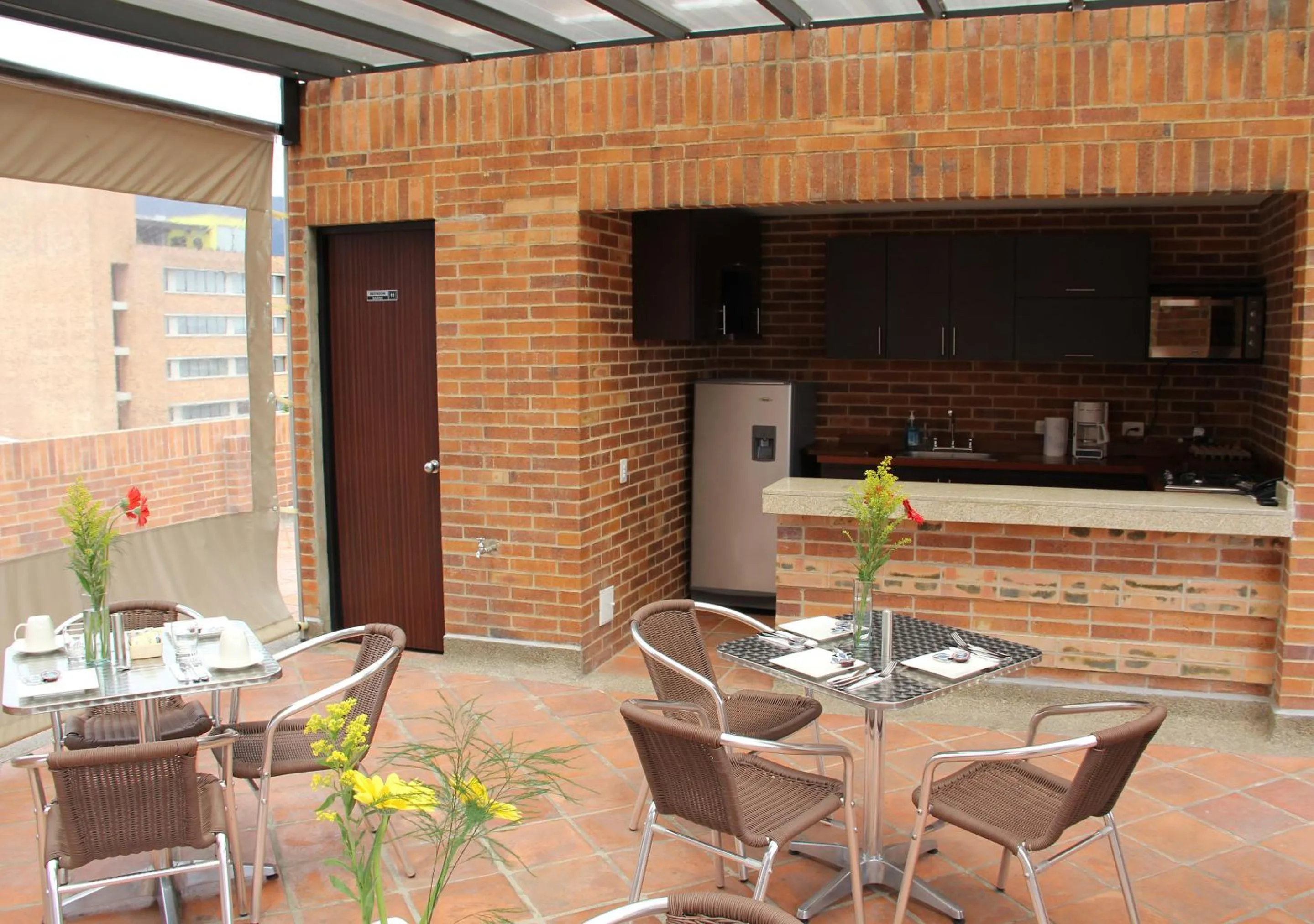 Restaurant/places to eat in Apartasuites BellHouse Bogotá