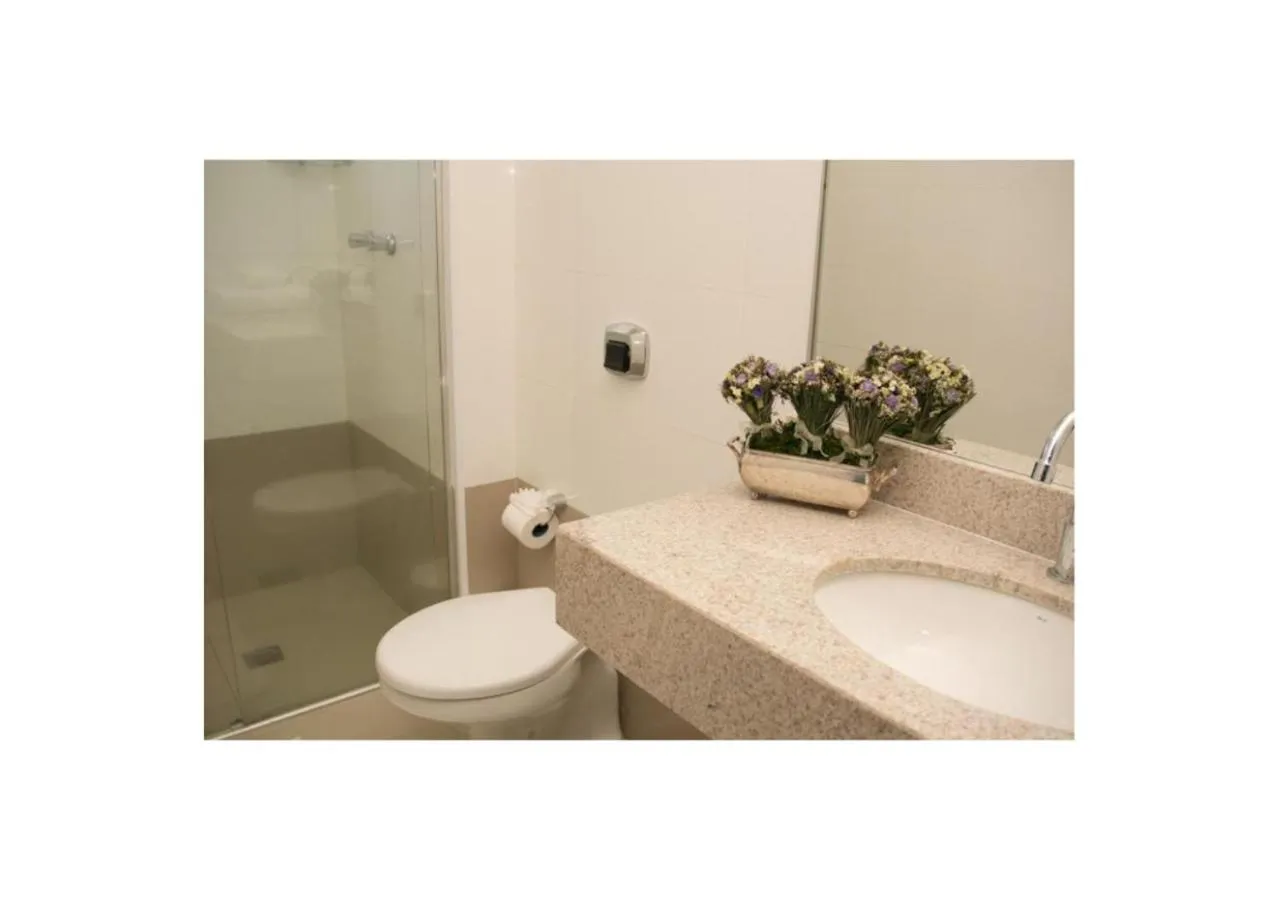 Toilet in Mariano Palace Hotel