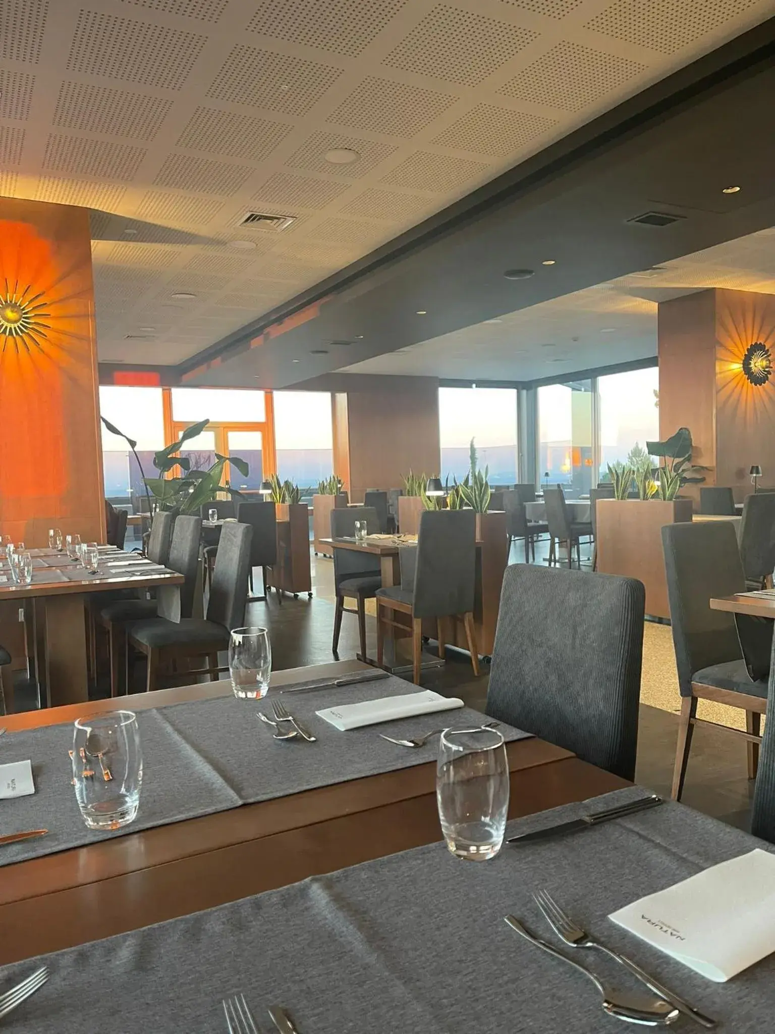 Restaurant/places to eat in Hotel Versatile Restaurant/places to eat in Hotel Versatile