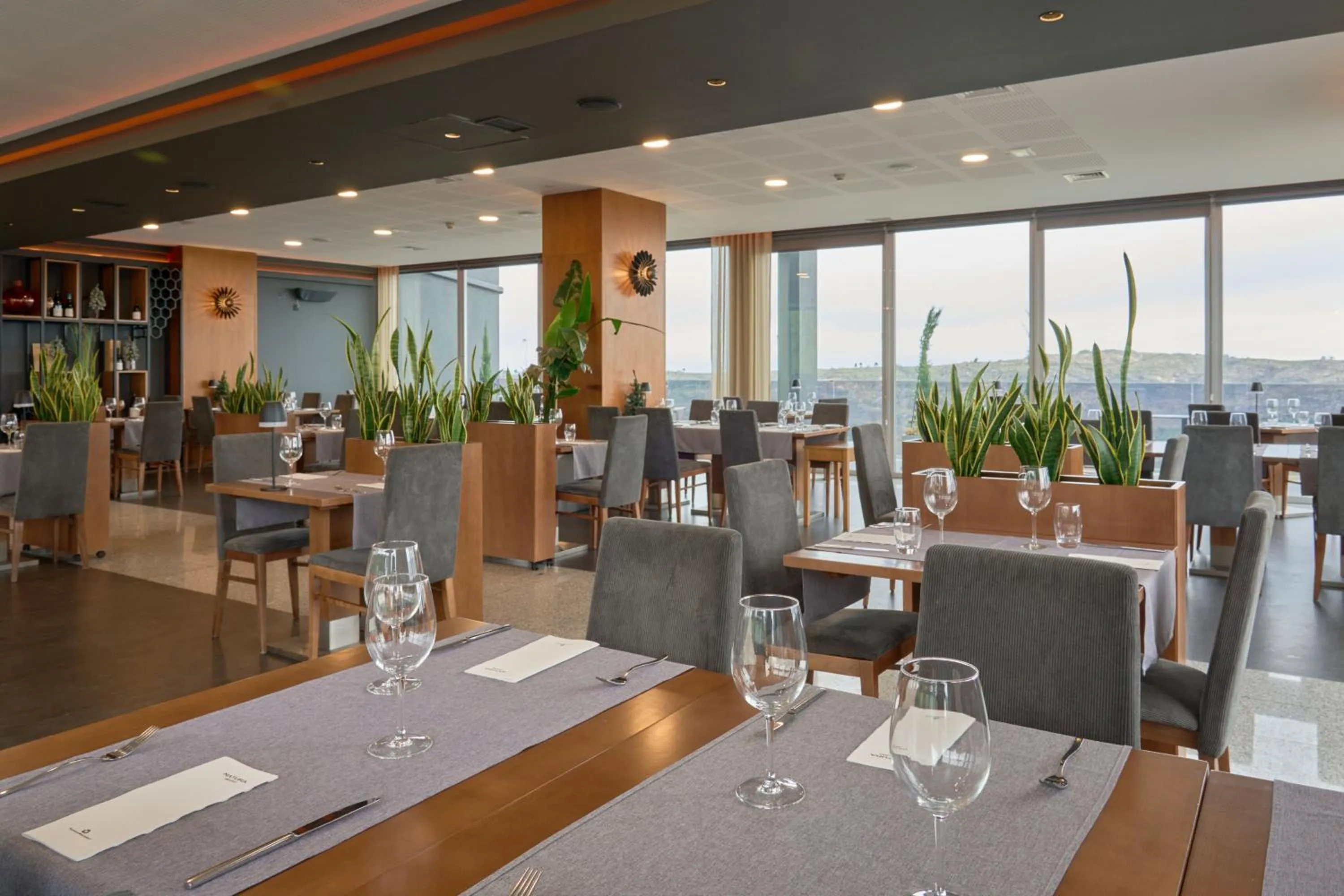 Restaurant/places to eat in Hotel Versatile