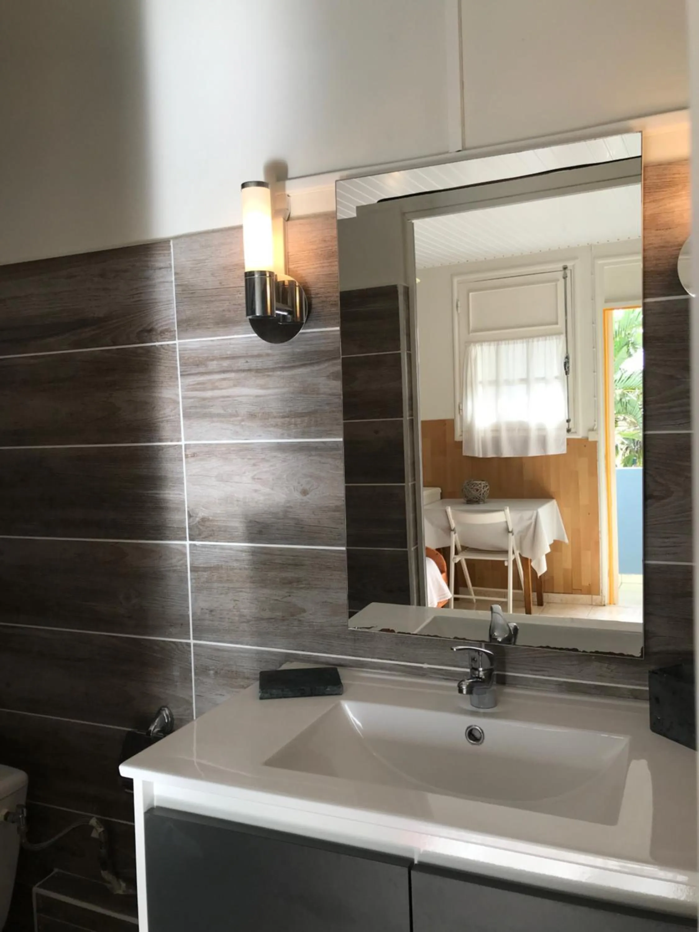 Bathroom in Hotel Oasis