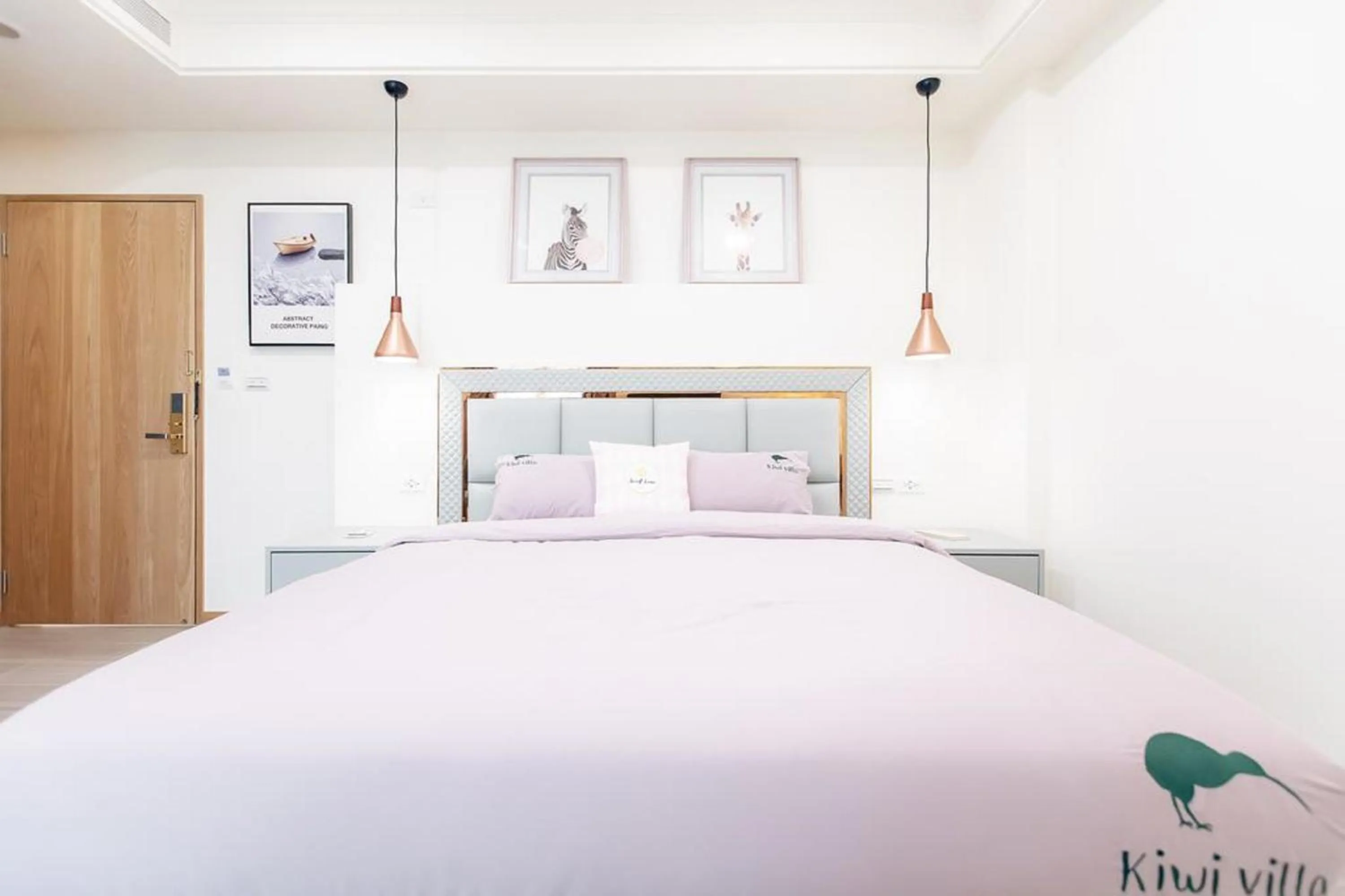 Decorative detail, Bed in Kiwi Villa