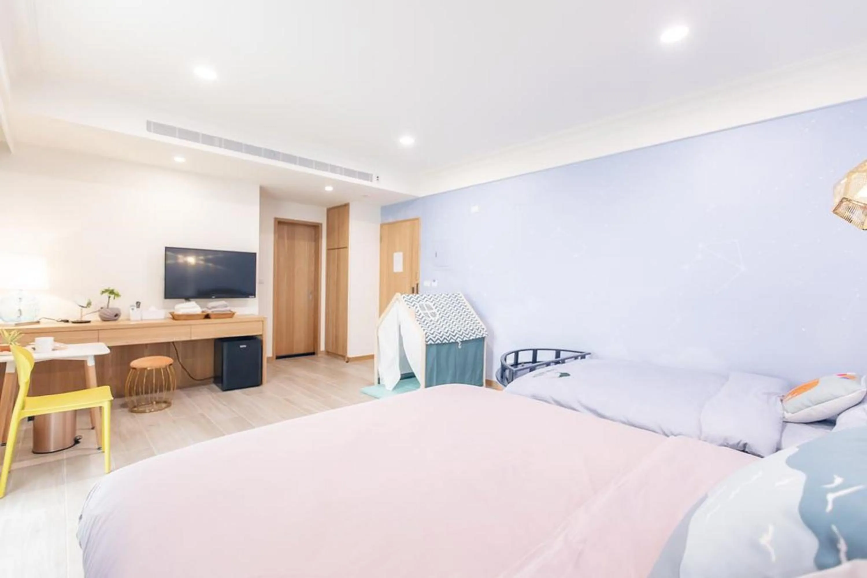 Decorative detail, Bed in Kiwi Villa