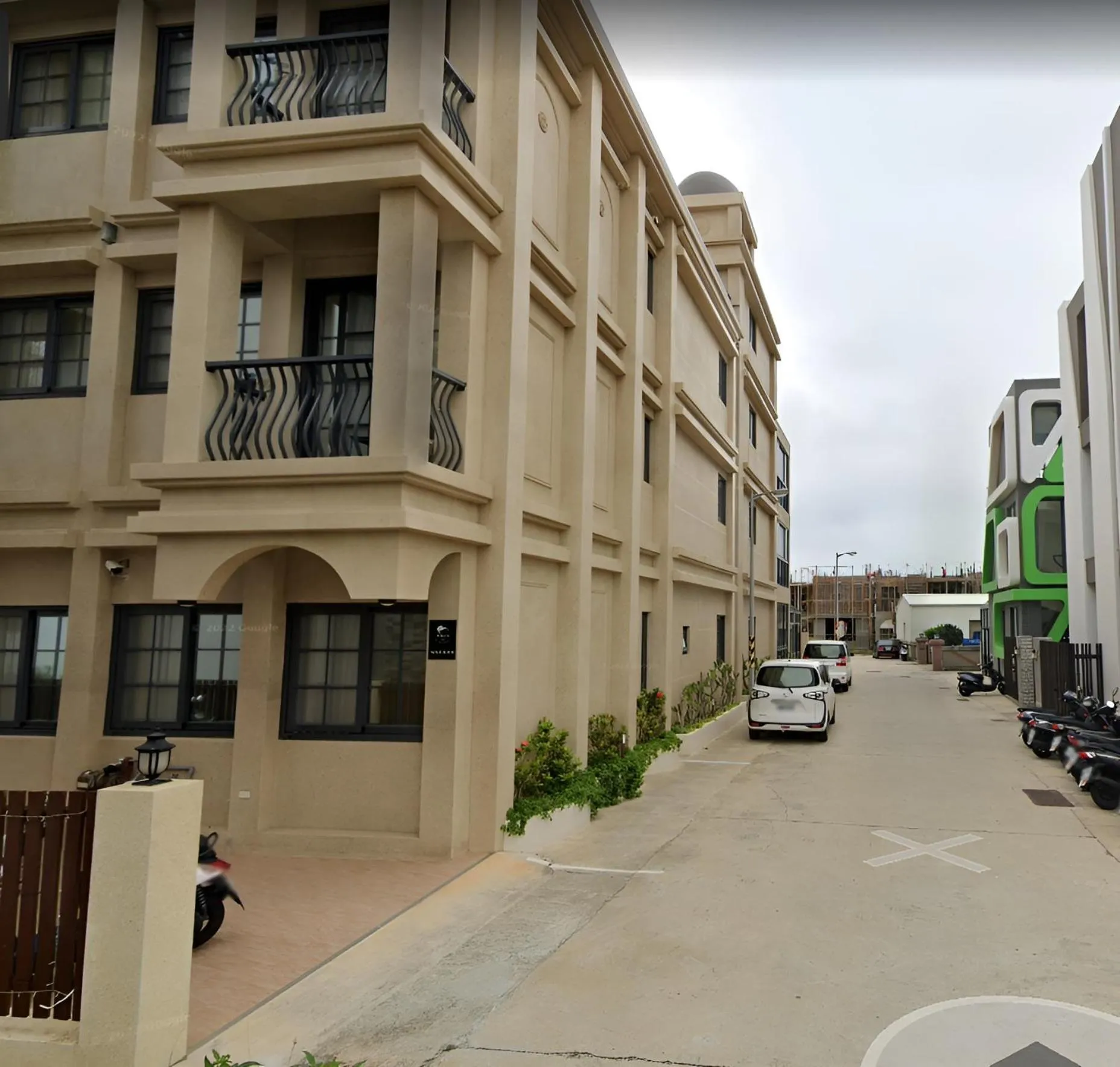 Parking in Kiwi Villa