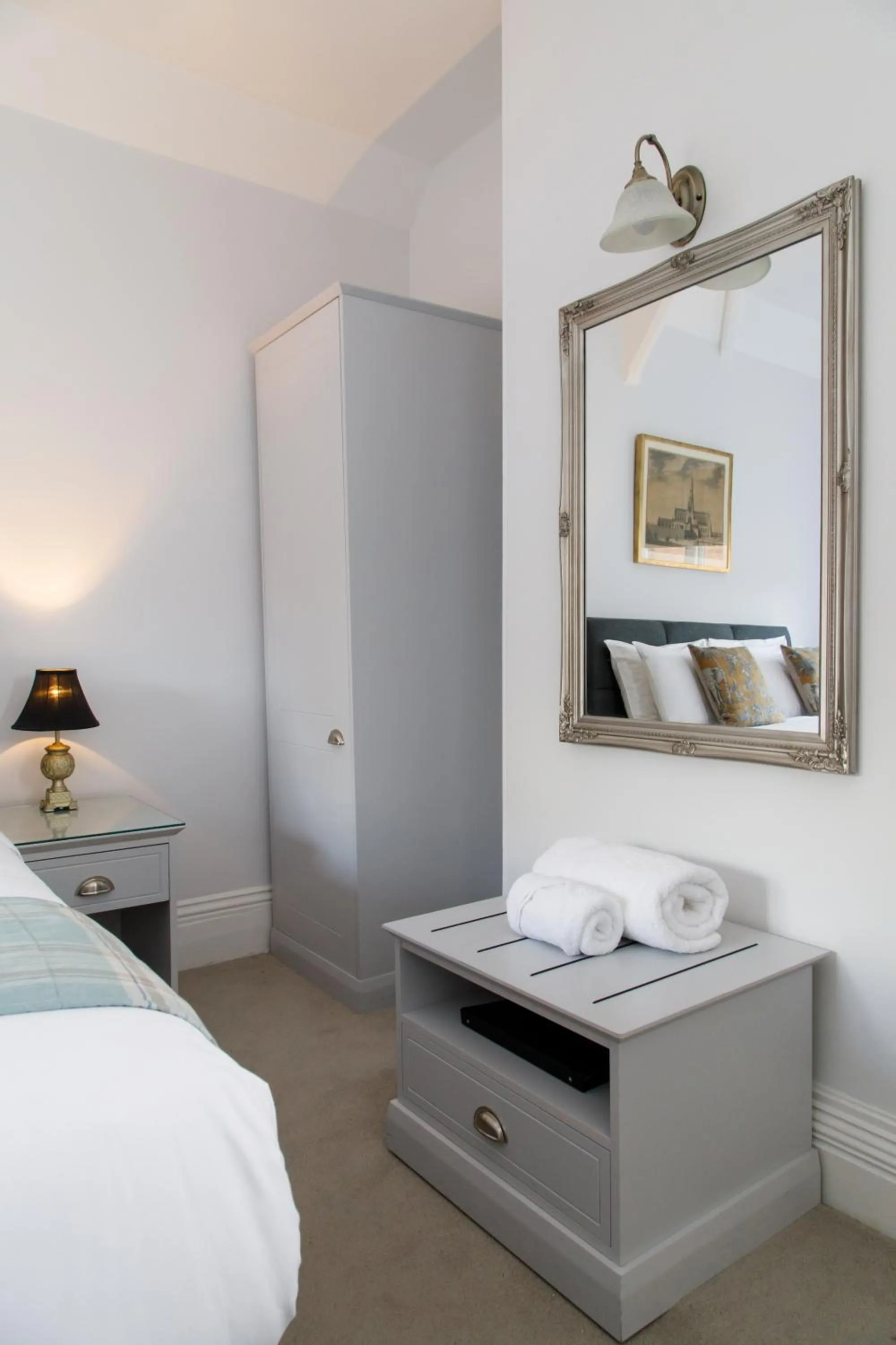 wardrobe, Bed in 4 Canon Lane