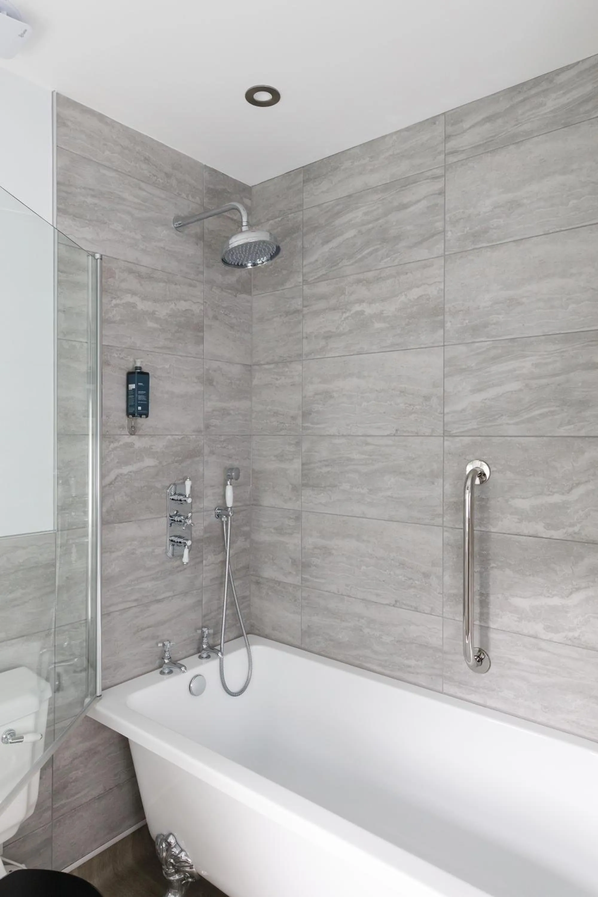 Shower in 4 Canon Lane