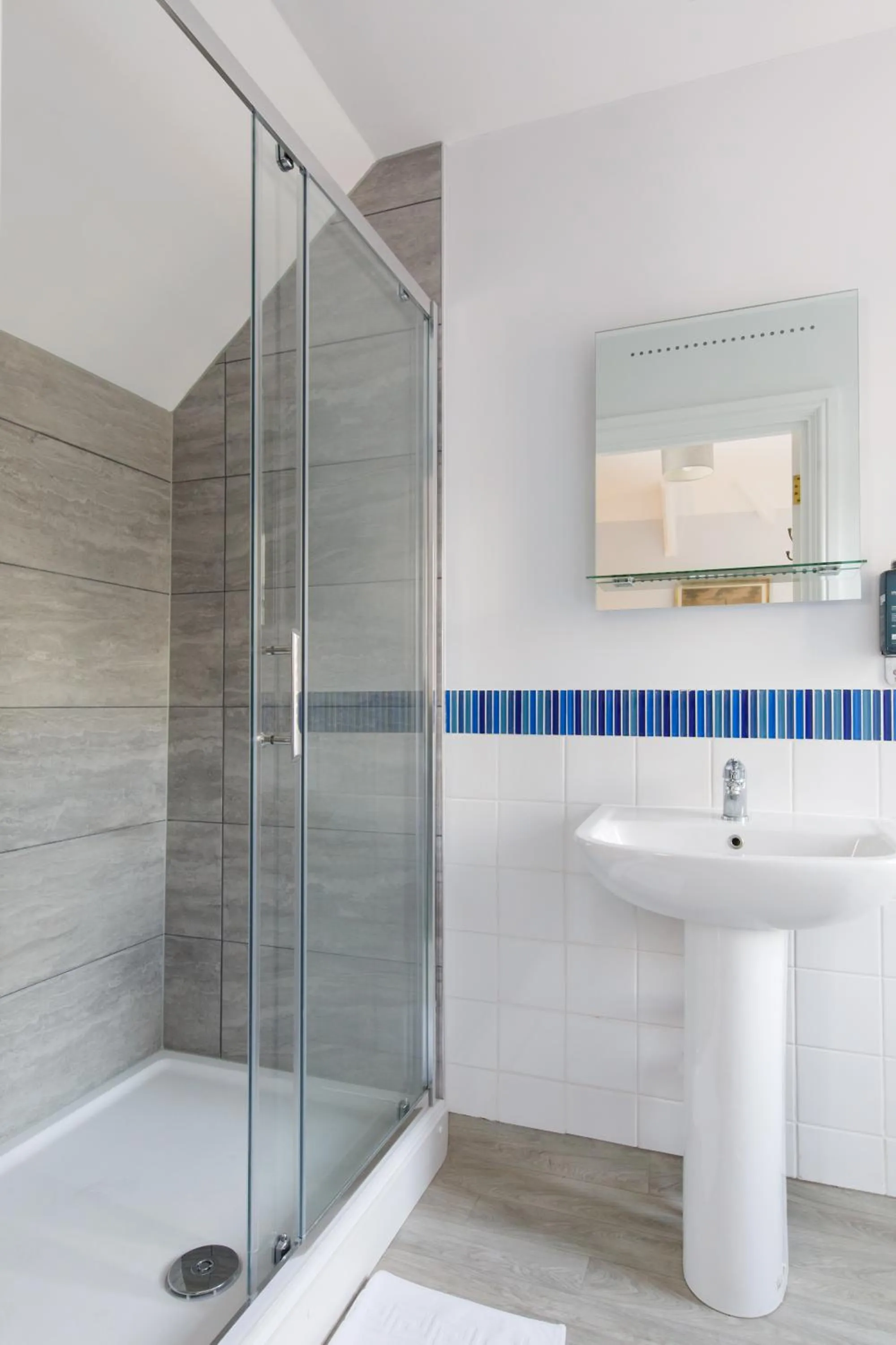 Shower in 4 Canon Lane