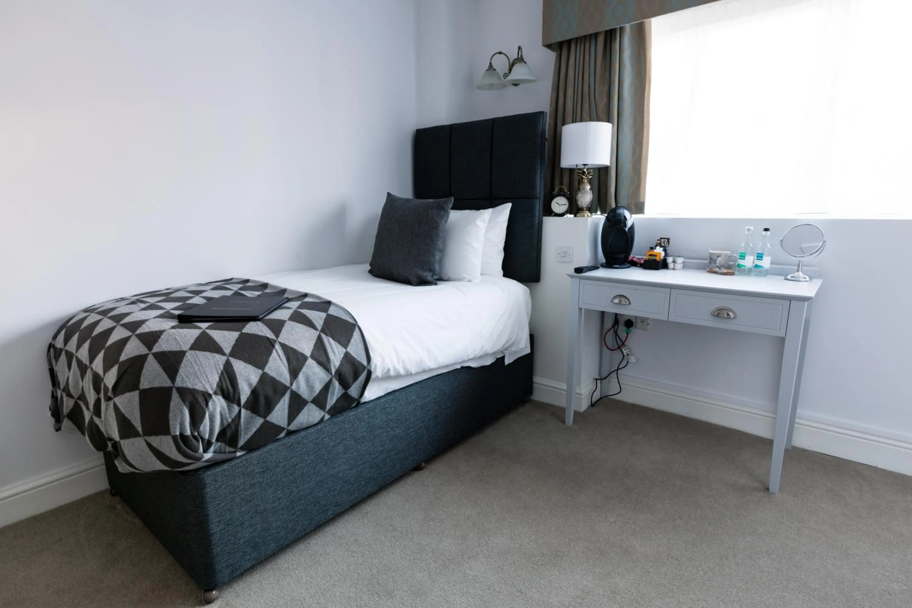 Bedroom, Bed in 4 Canon Lane