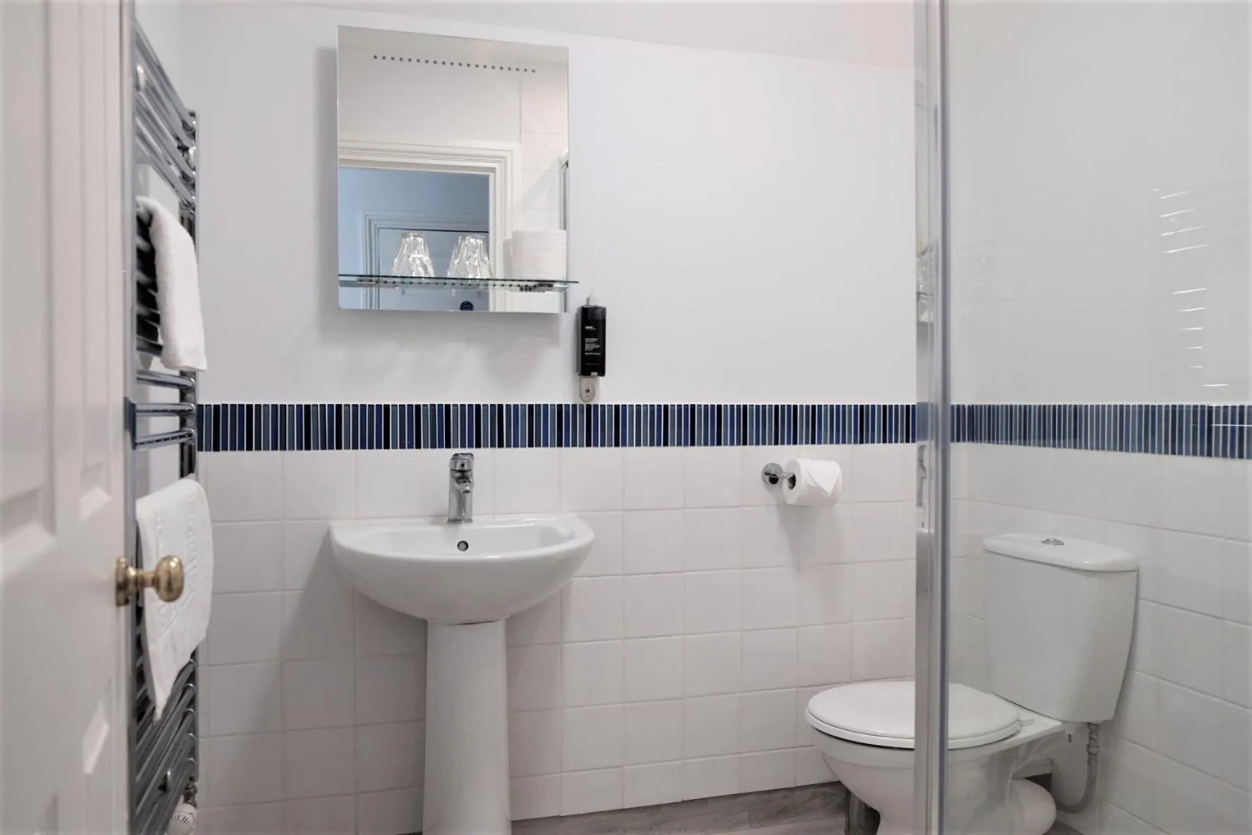 Toilet in 4 Canon Lane